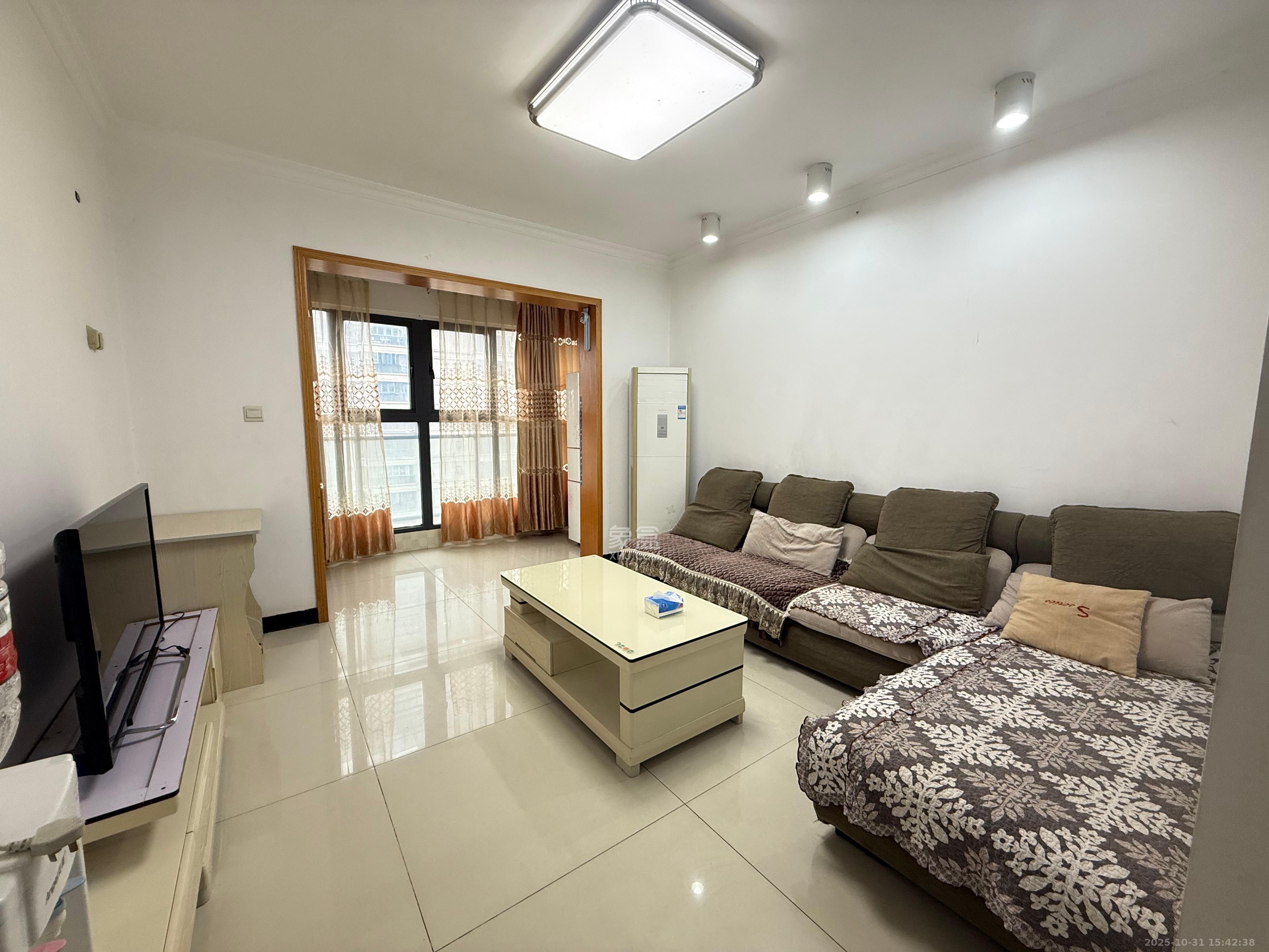 奥克斯广场  2室2厅1卫    2800.0元/月 奥克斯广场  2室2厅1卫    2800.0元/月