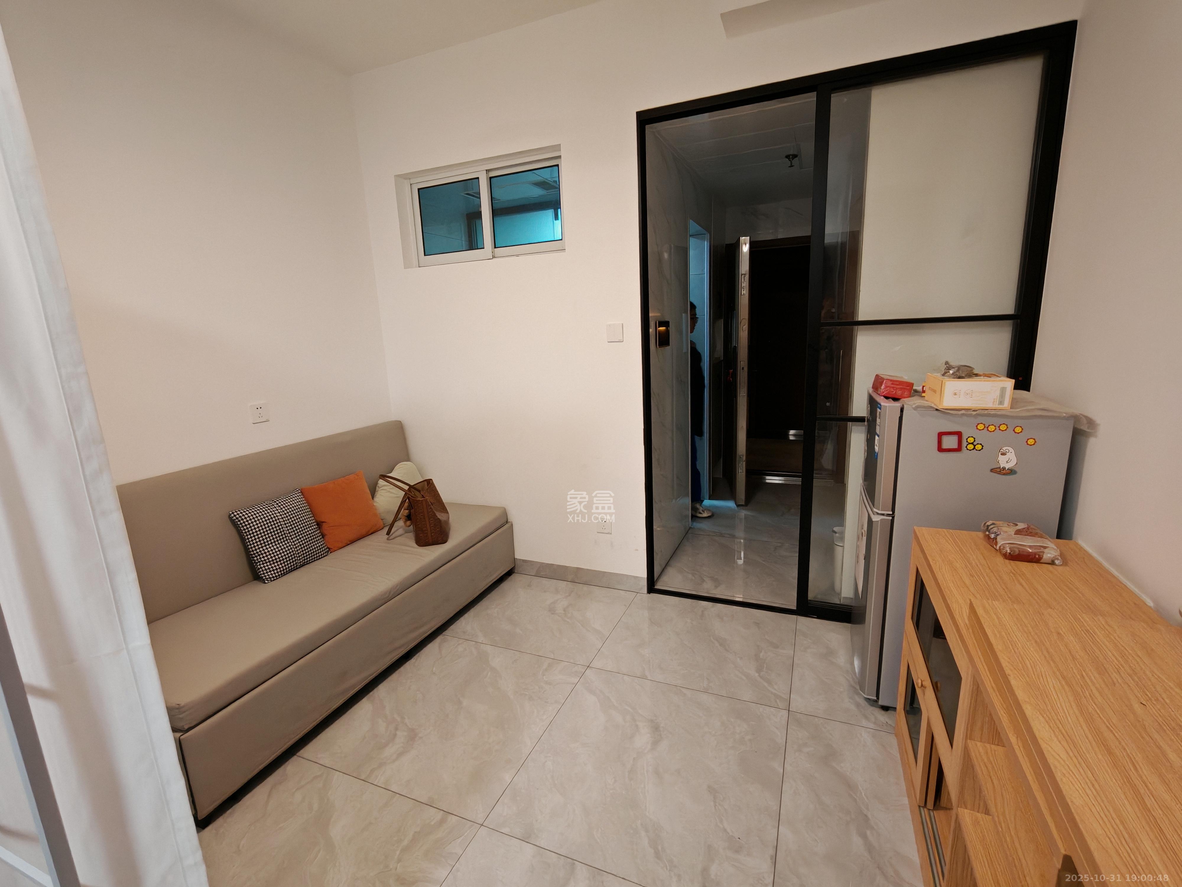 鑫远紫樾香山二期 1室0厅0卫 1500.0元/月 鑫远紫樾香山二期 1室0厅0卫 1500.0元/月室内图