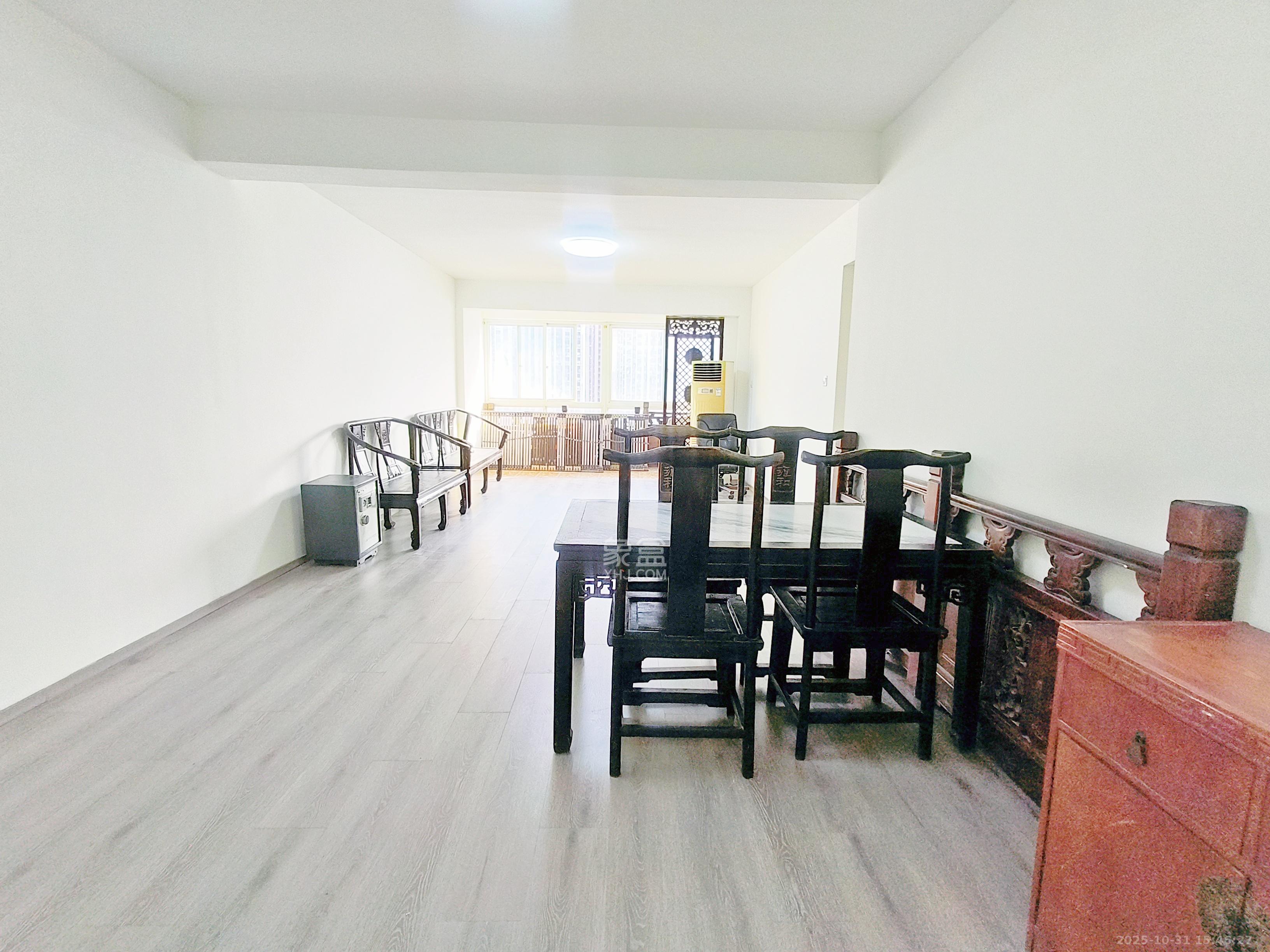 枫林美景  3室2厅1卫    2300.0元/月 枫林美景  3室2厅1卫    2300.0元/月室内图