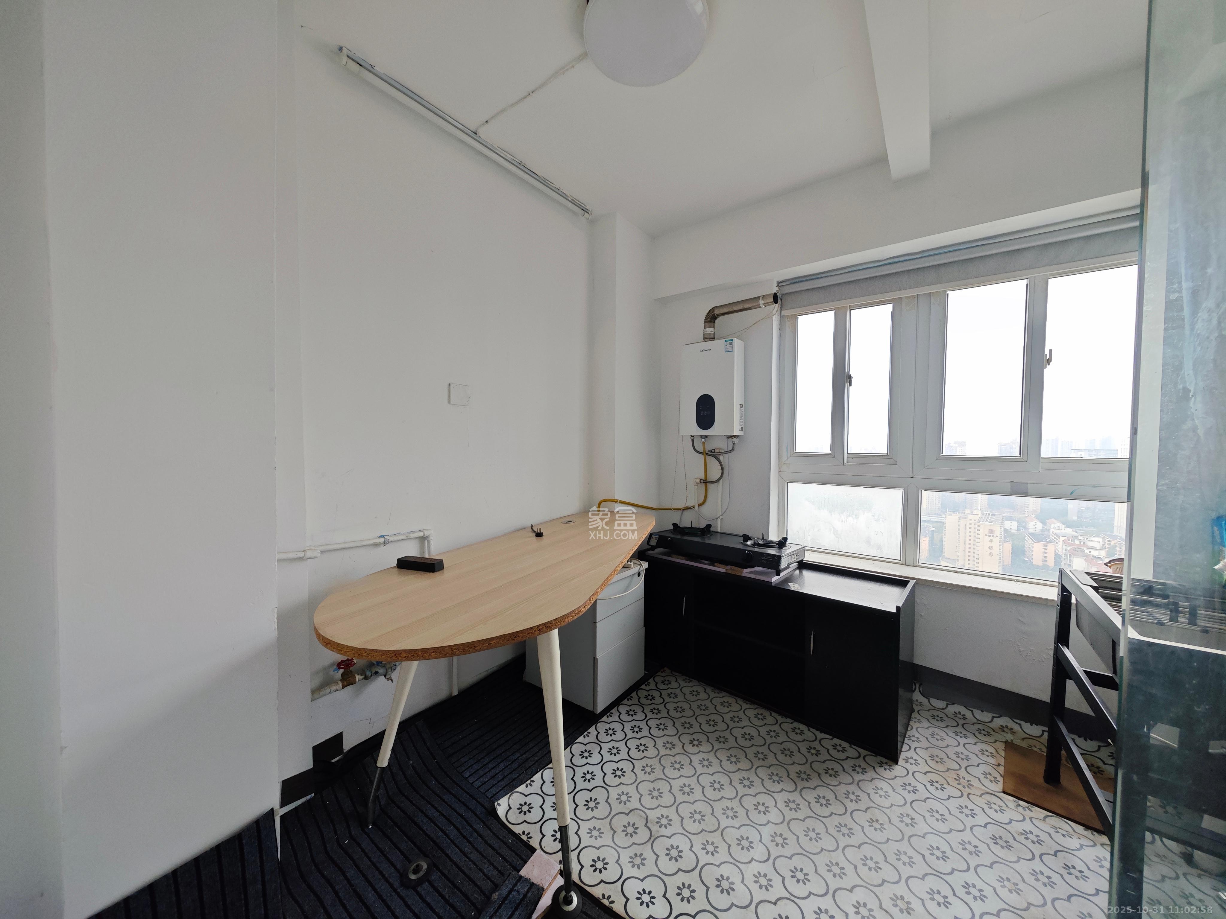 他城（天鸿时代公寓）  4室2厅2卫    2000.0元/月室内图