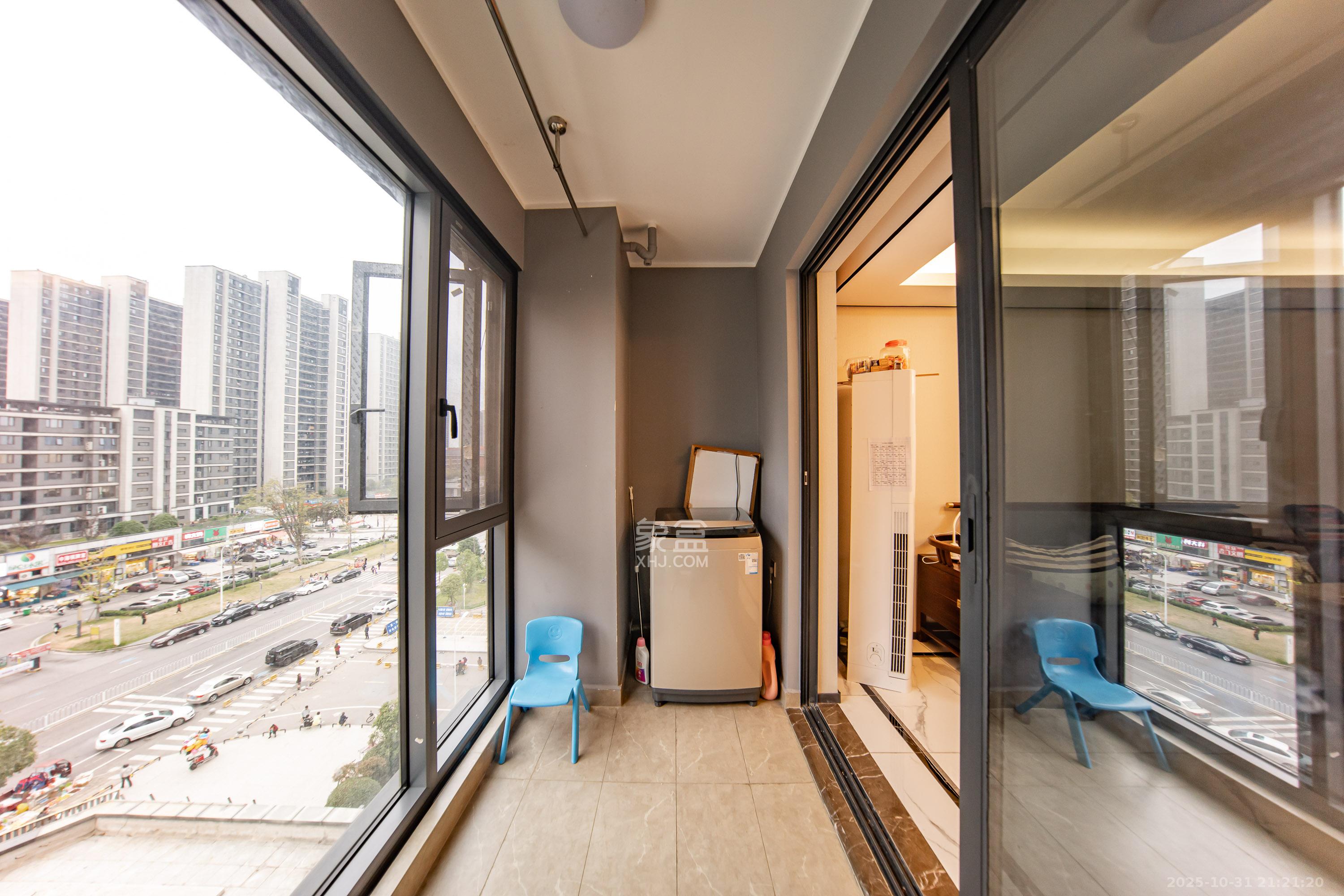 中海阅麓山二期  3室2厅2卫    170.0万阳台