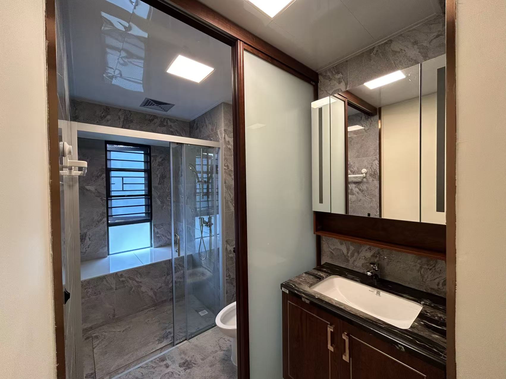 碧桂园中央半岛  4室2厅2卫    270.0万客厅