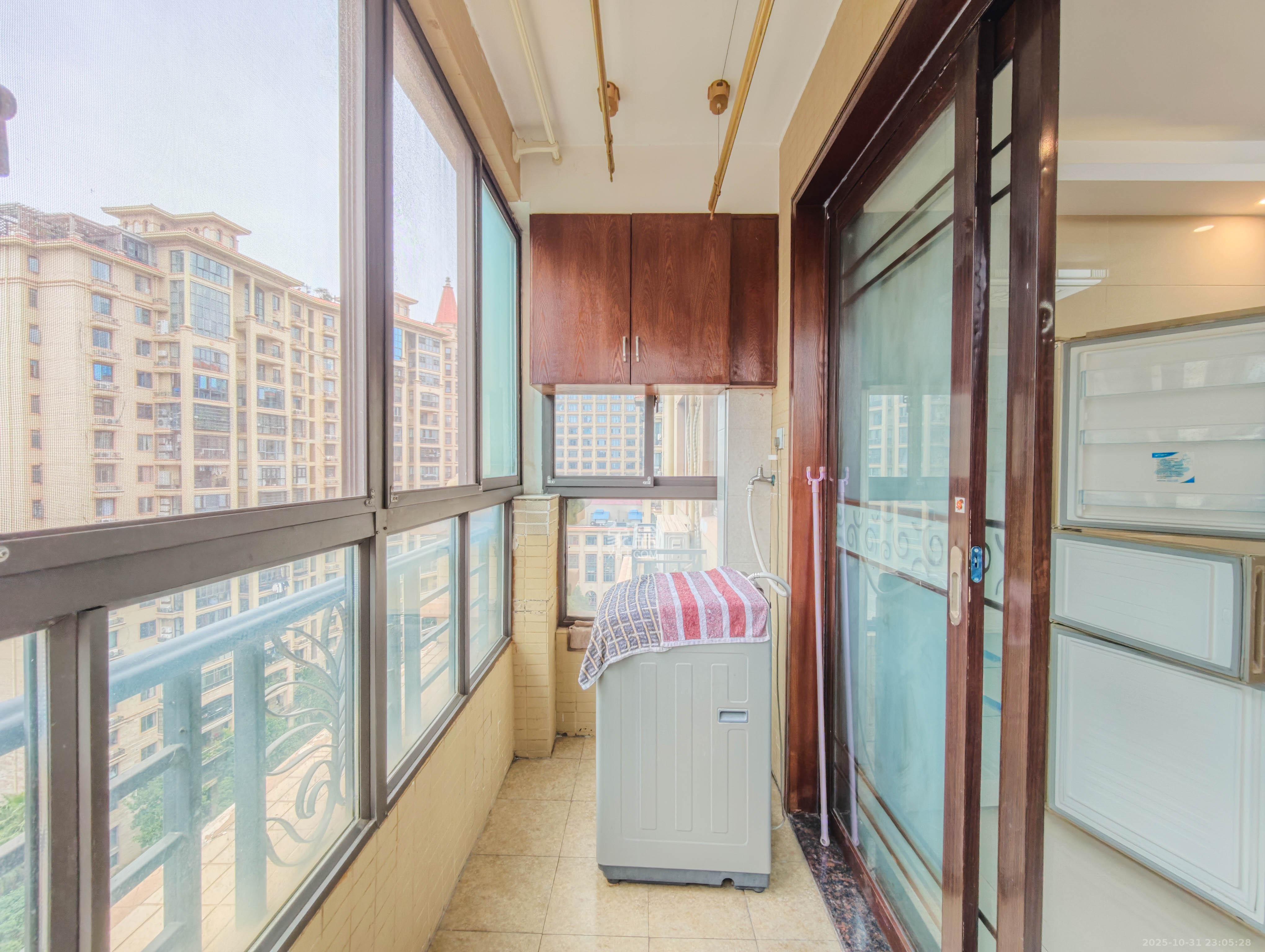 宏聚地中海  3室2厅2卫    115.0万阳台