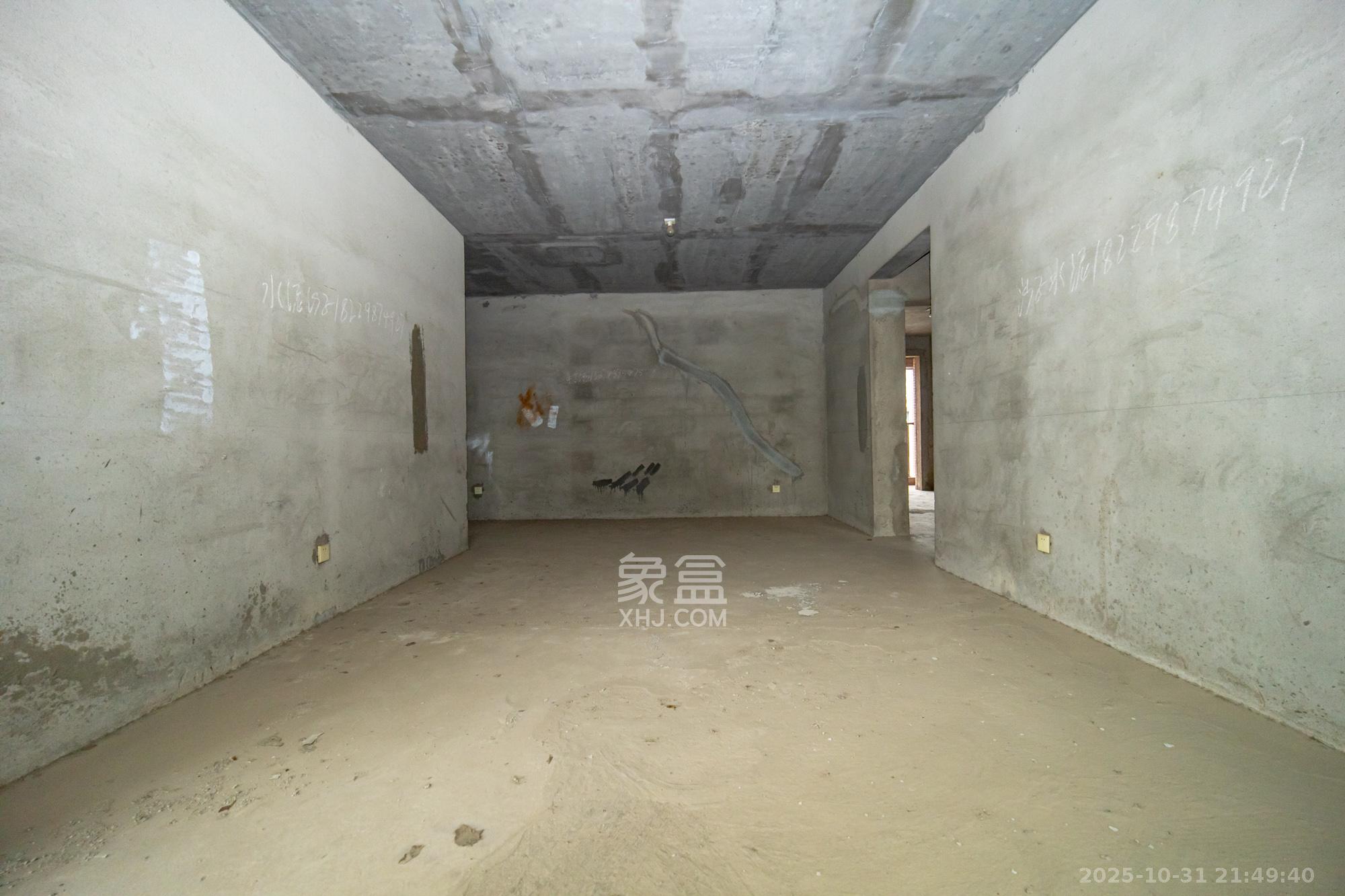 长永佳苑 3室2厅1卫 32.8万 长永佳苑 3室2厅1卫 32.8万客厅