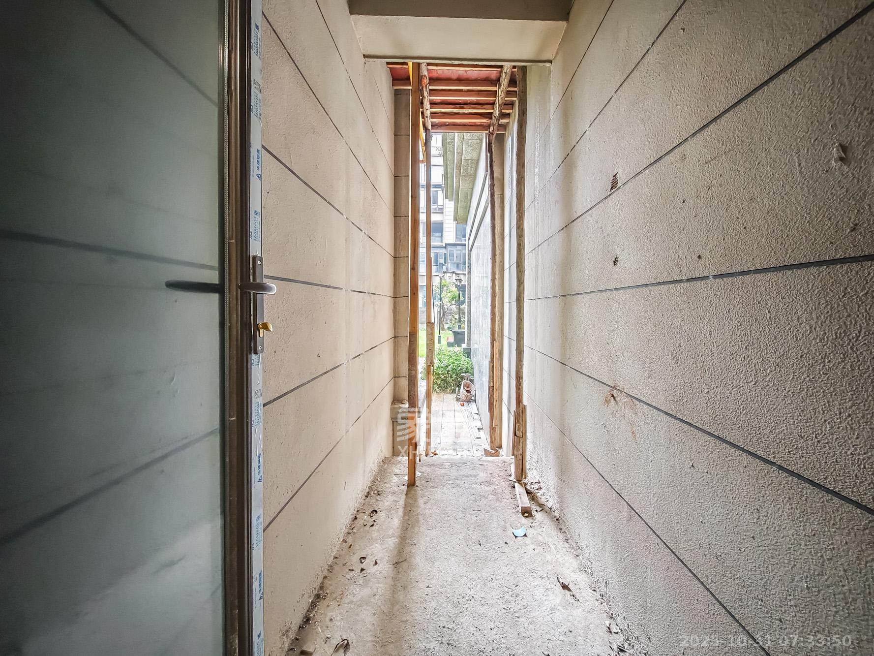 恒大御景天下城二期  5室2厅2卫    210.0万 恒大御景天下城二期  5室2厅2卫    210.0万阳台