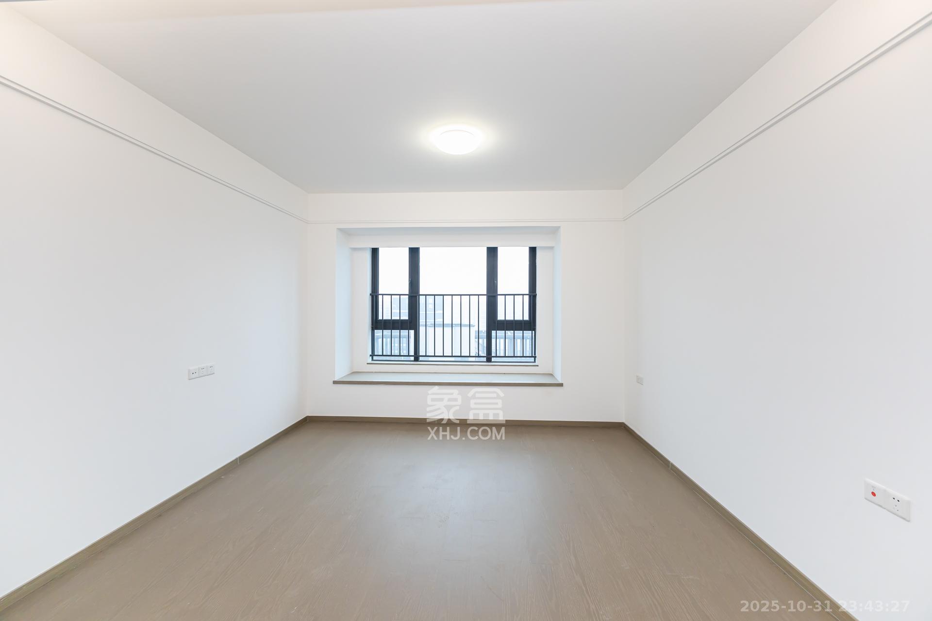 越秀湘江星汇城三期  4室2厅3卫    245.0万卧室