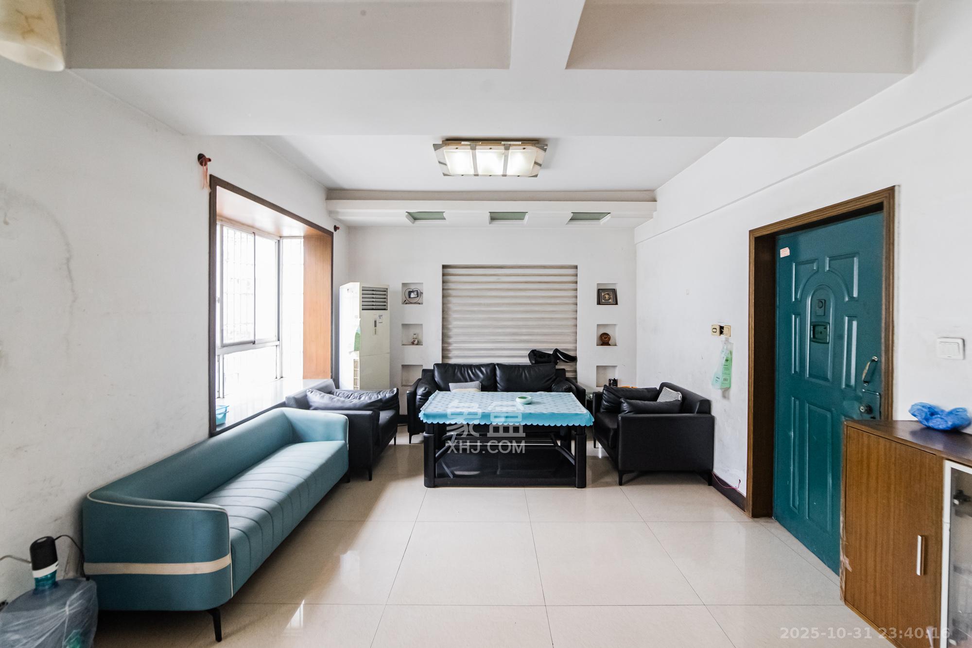 玲珑阁(陈家湖社区) 3室2厅2卫 72.0万 玲珑阁(陈家湖社区) 3室2厅2卫 72.0万客厅