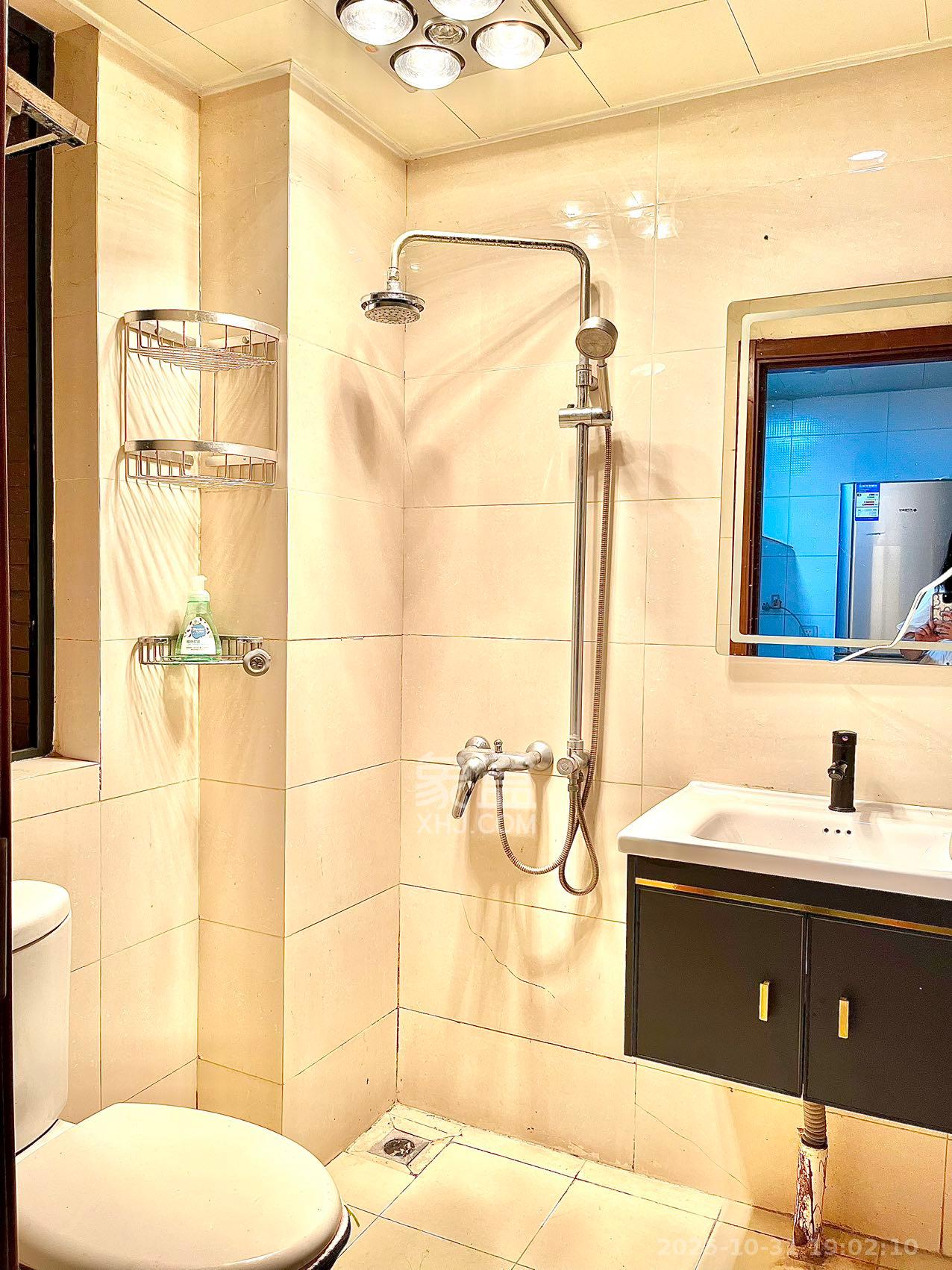 藏珑湖上国际花园  1室1厅1卫    2250.0元/月室内图