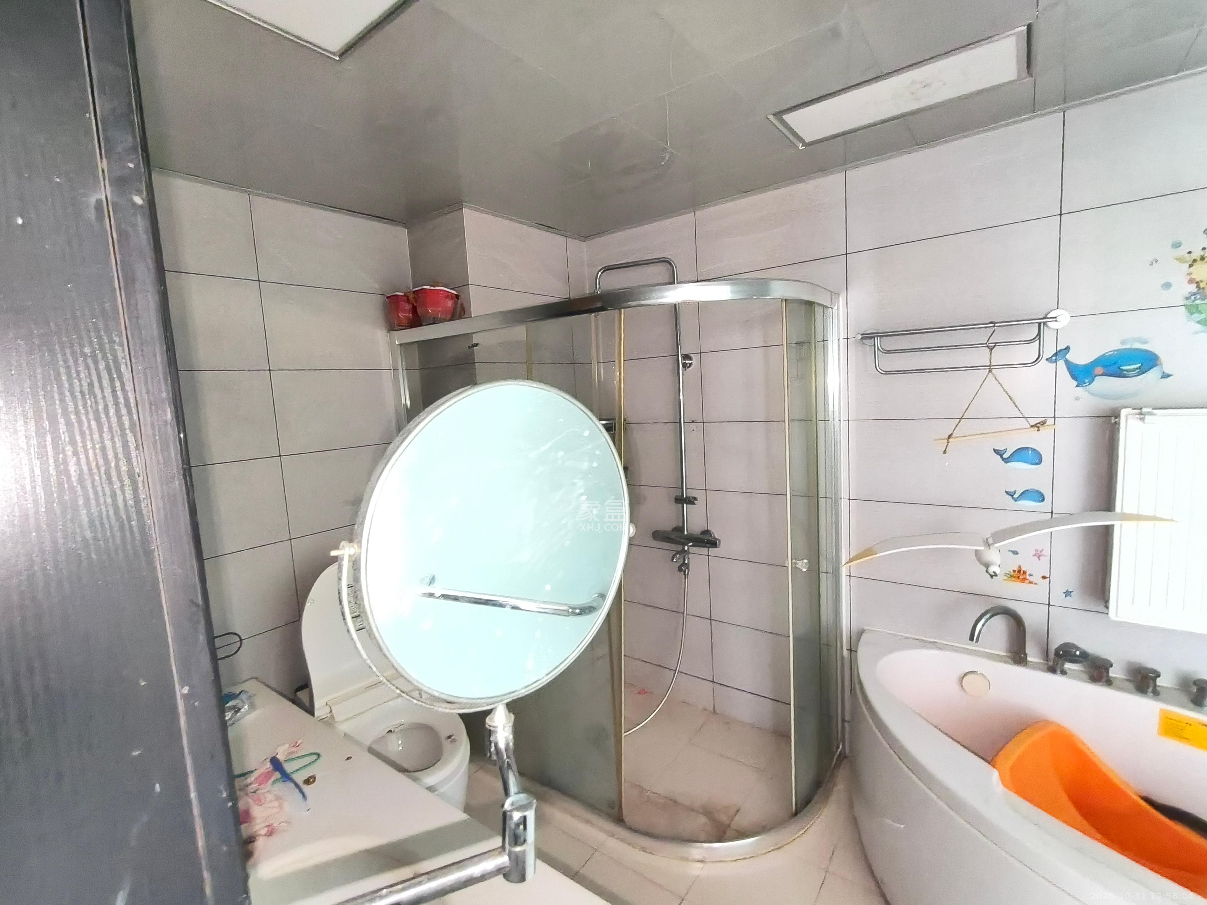 阳光100二期  5室2厅2卫    5500.0元/月室内图