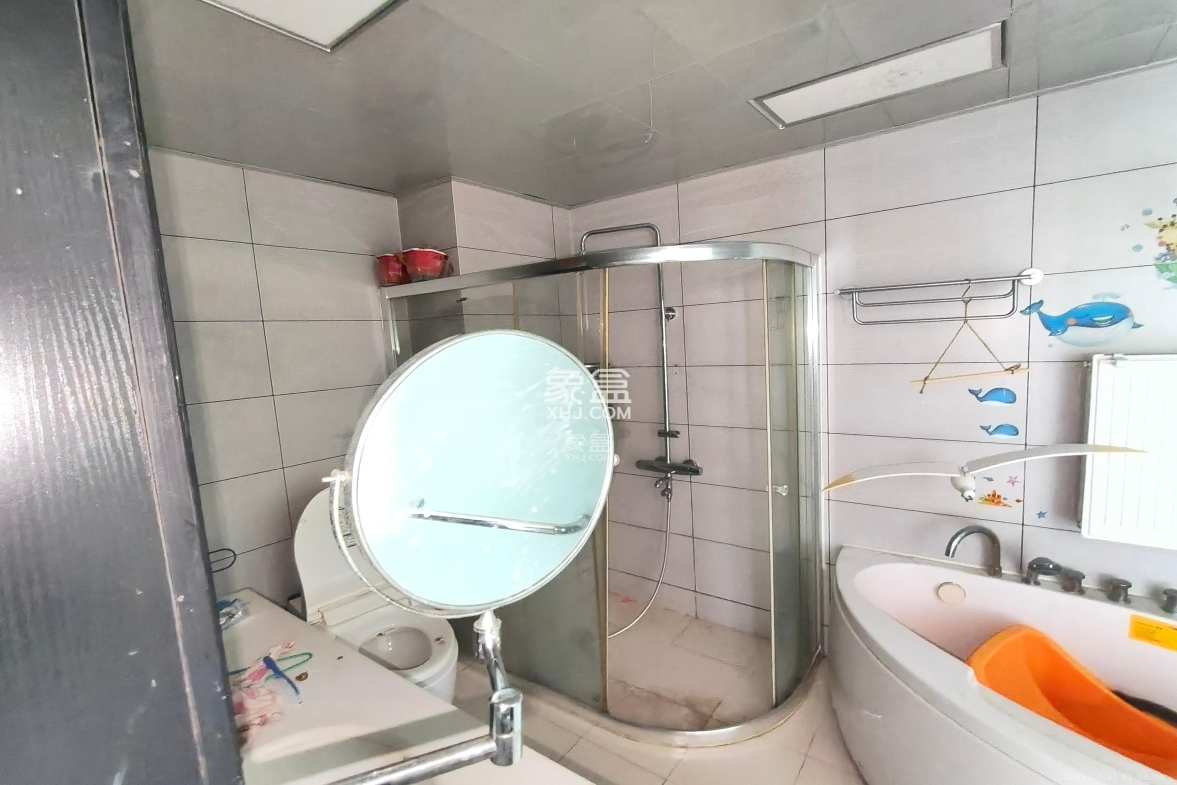 阳光100二期 5室2厅2卫 5500.0元/月 阳光100二期 5室2厅2卫 5500.0元/月室内图