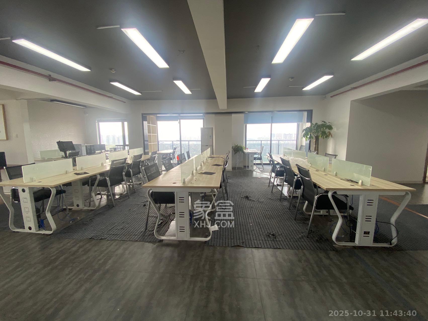 达美D6区  4室2厅2卫    4000.0元/月室内图