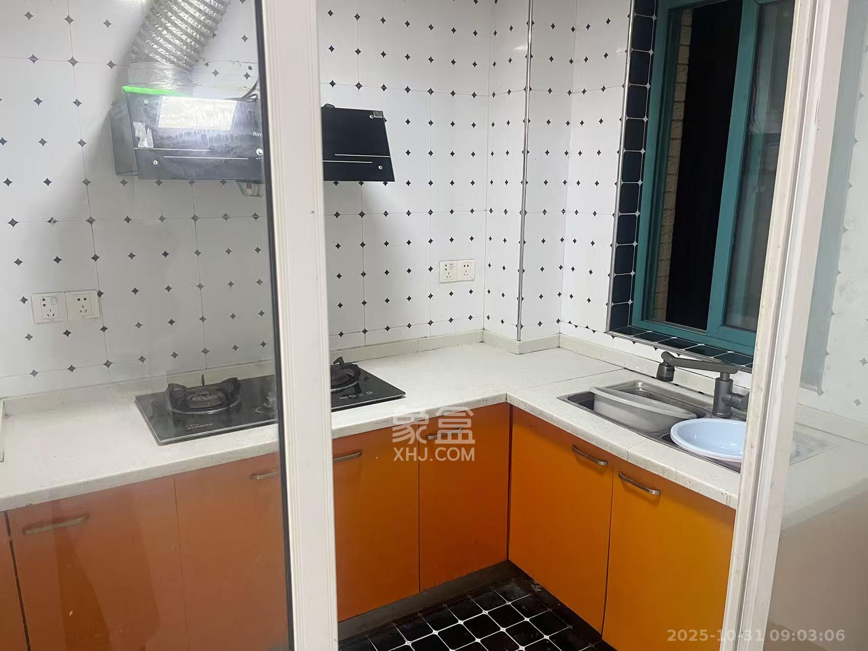 蝴蝶谷 1室2厅1卫 1800.0元/月 蝴蝶谷 1室2厅1卫 1800.0元/月室内图