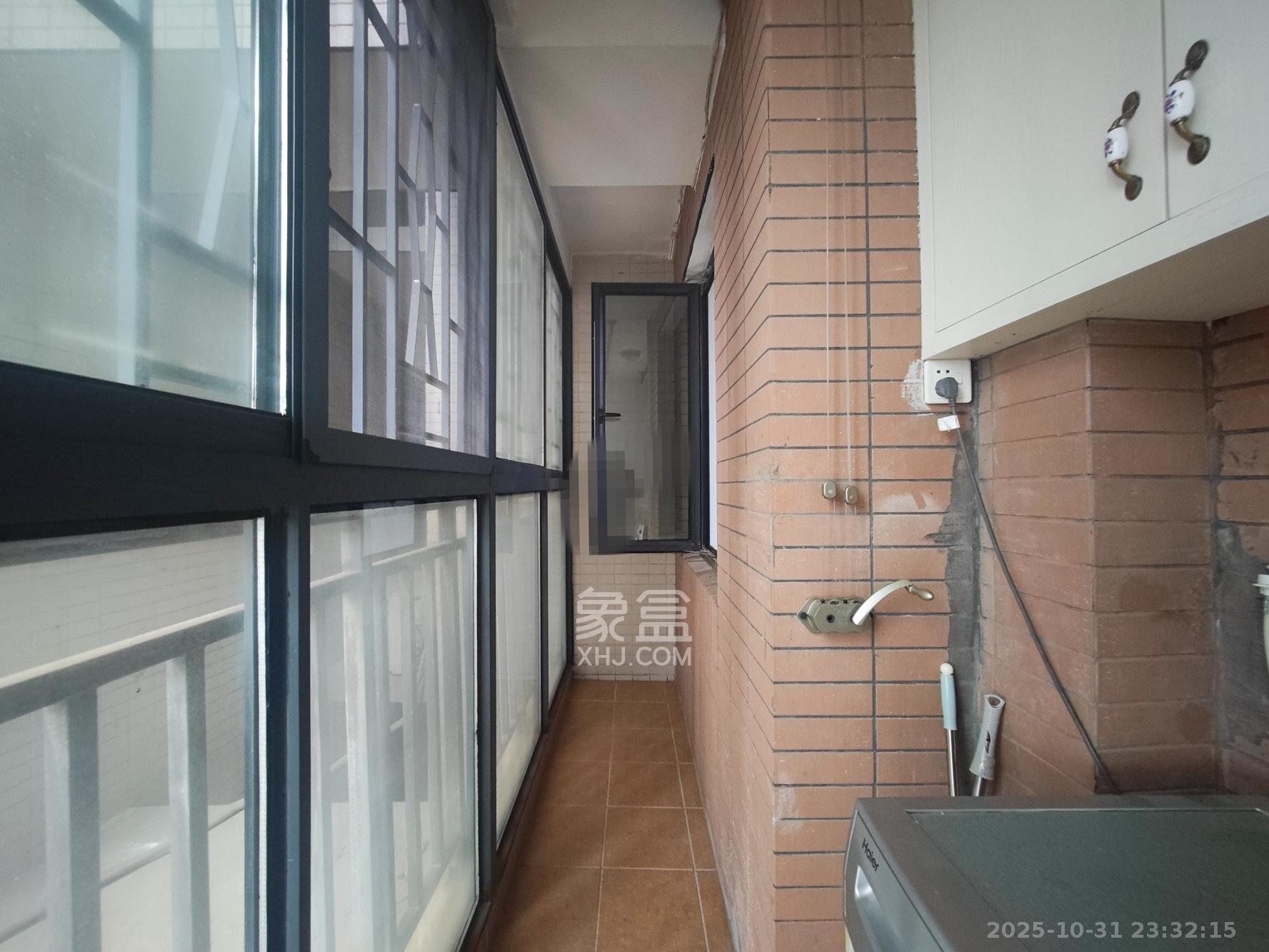 长房南屏锦源  3室2厅2卫    95.0万阳台