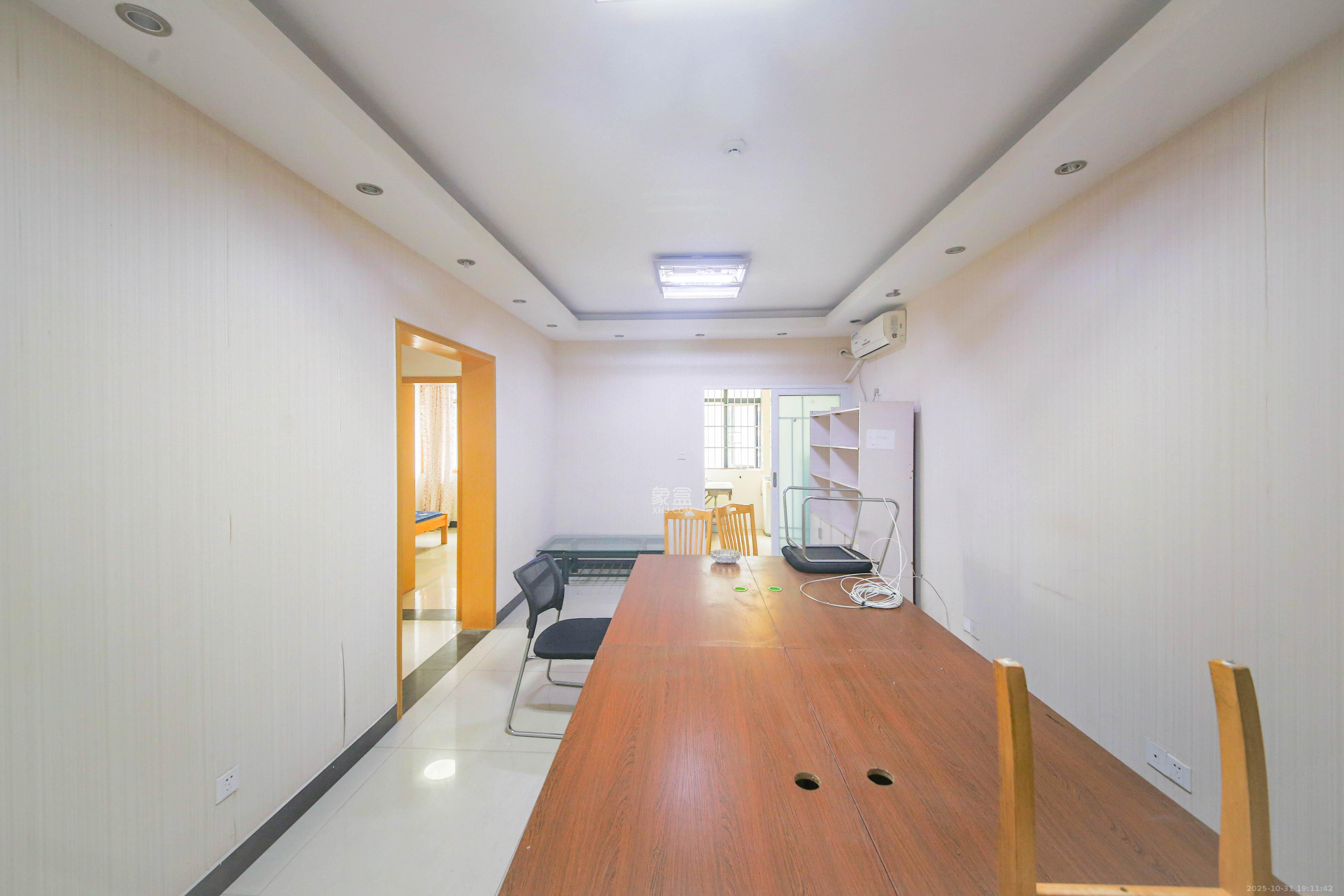 鑫远杰座  2室1厅1卫    50.0万 鑫远杰座  2室1厅1卫    50.0万客厅