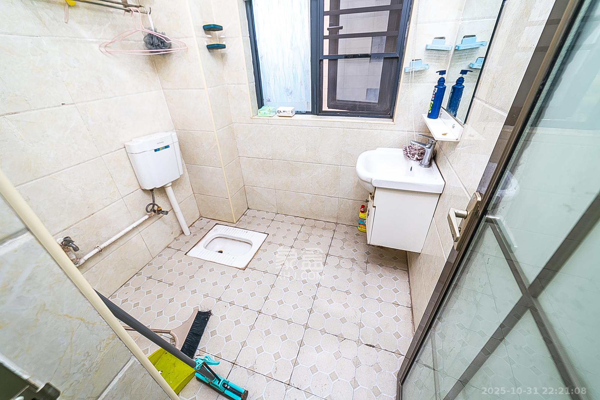 金域南外滩（望江佳园）  1室2厅3卫    266.0万卫生间