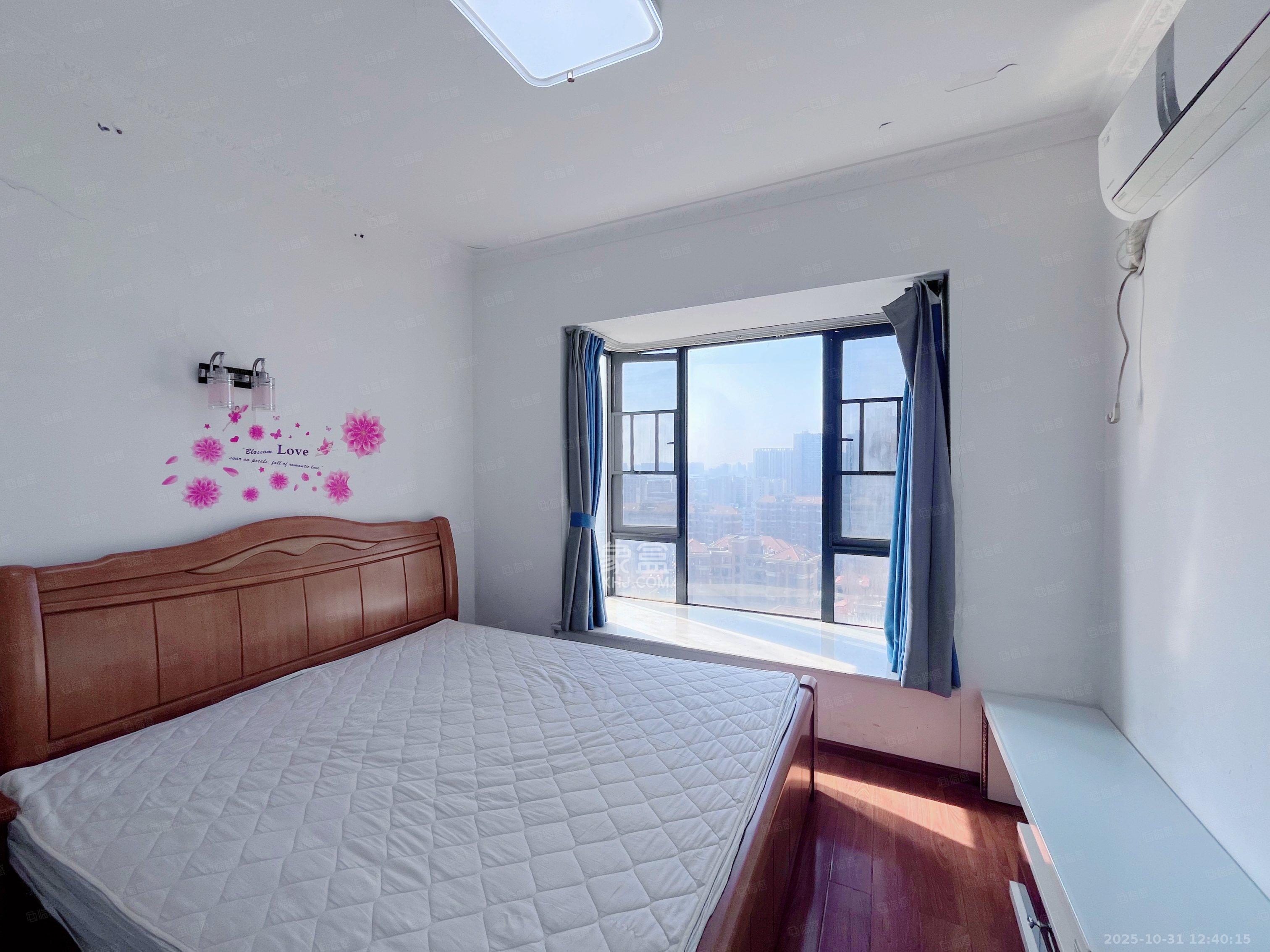 蓝山郡  3室2厅1卫    2000.0元/月室内图