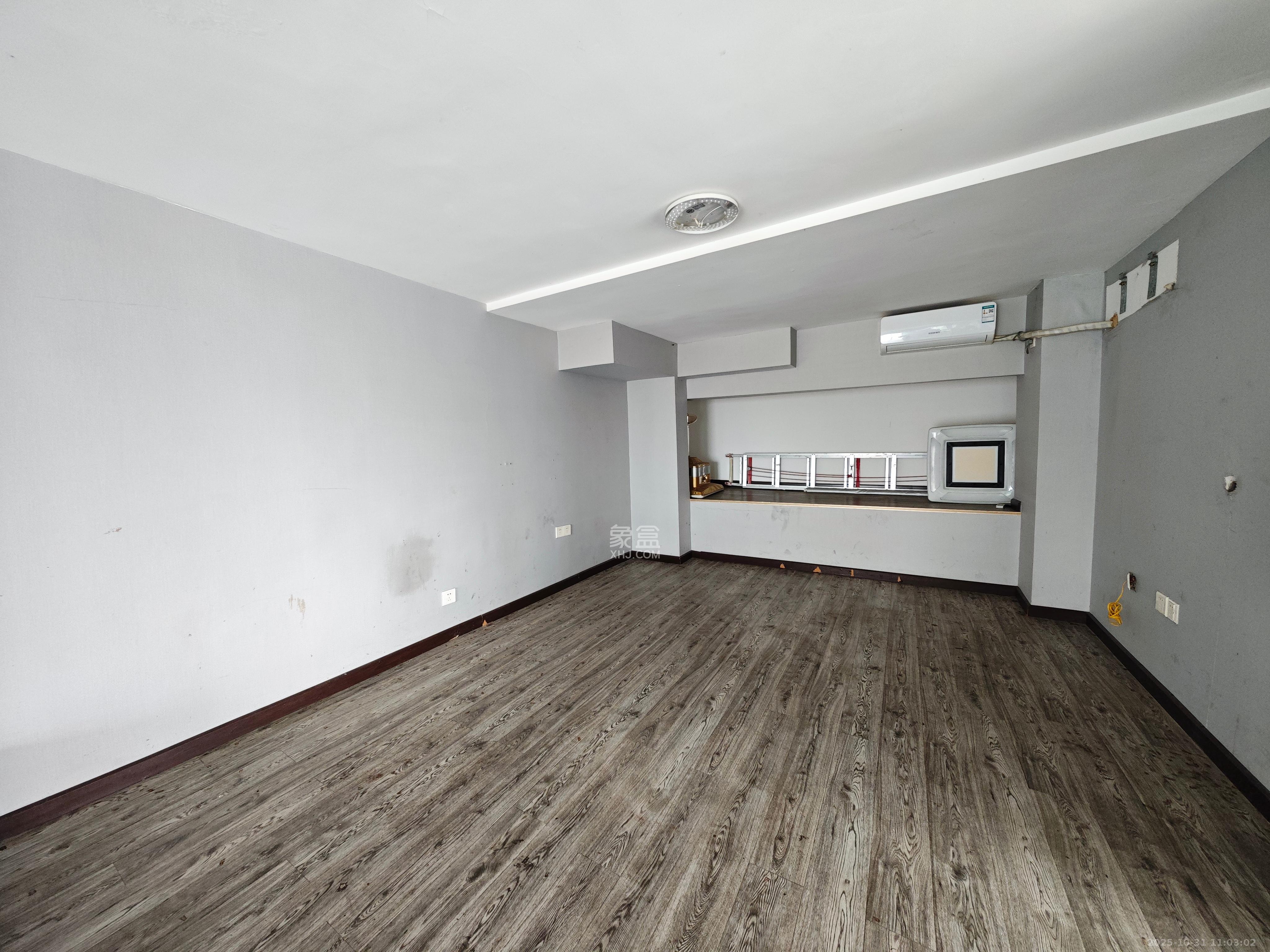 他城（天鸿时代公寓）  4室2厅2卫    2000.0元/月室内图