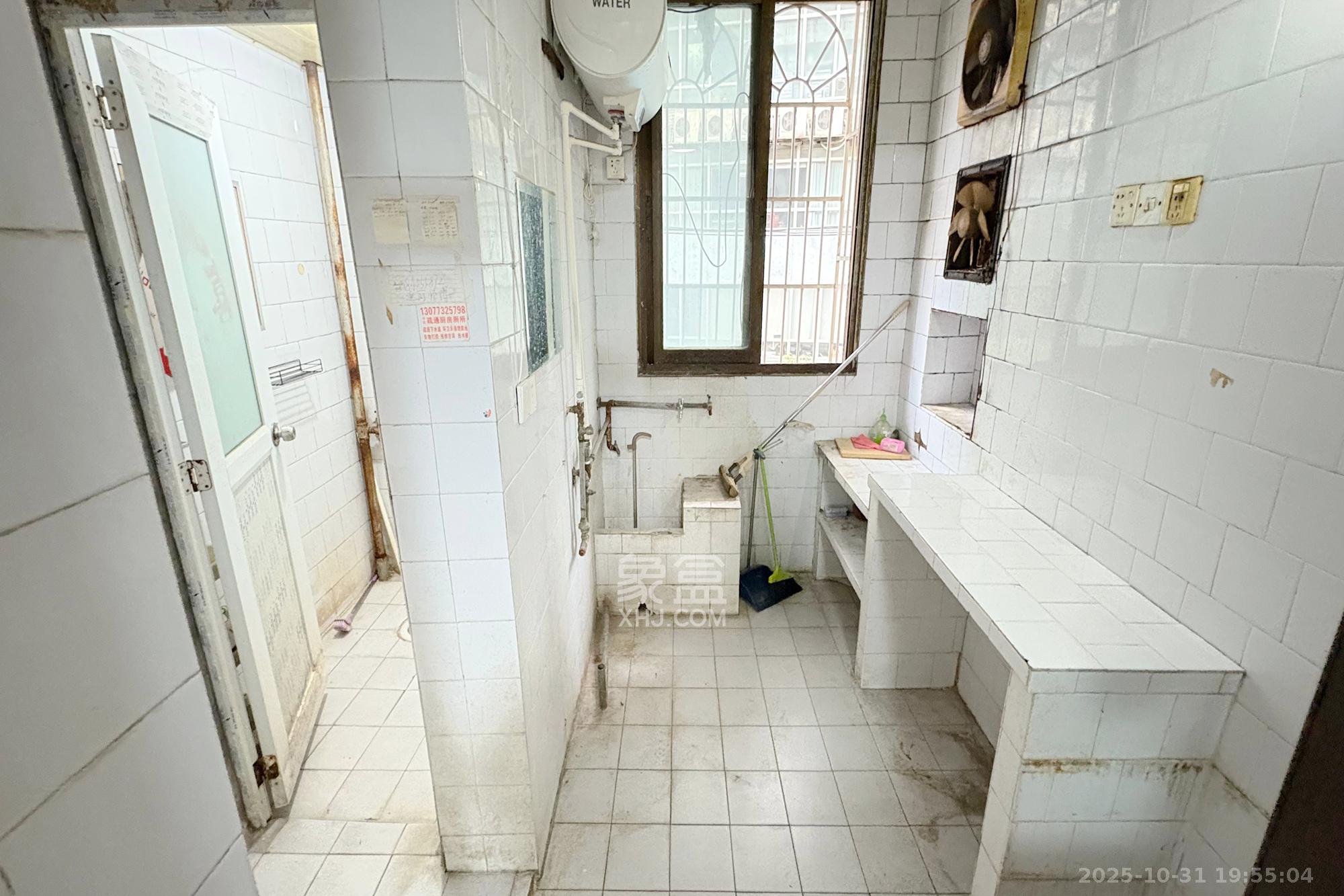 燕山街社区  3室1厅1卫    50.0万厨房