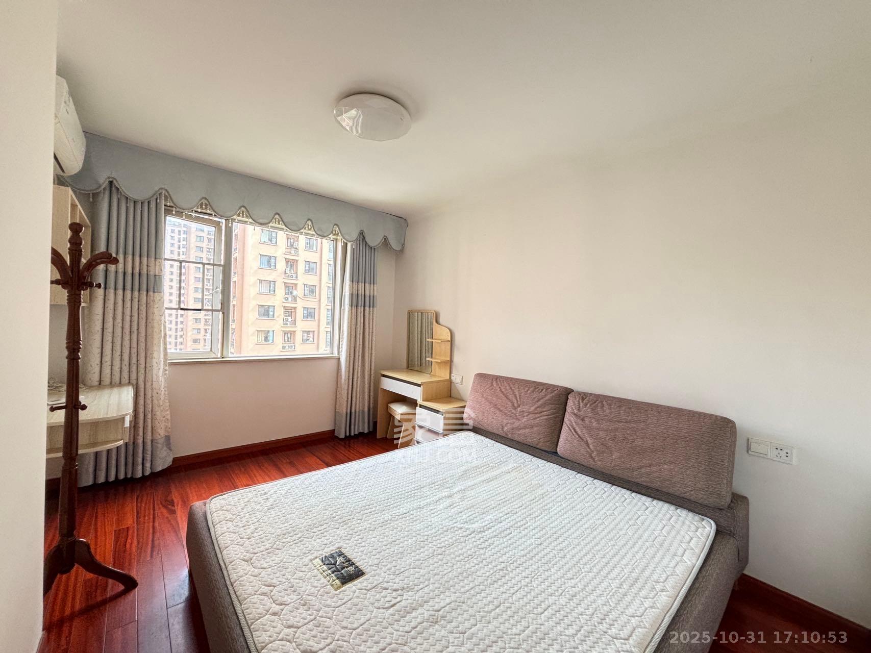 丽发新城  3室2厅2卫    2300.0元/月室内图