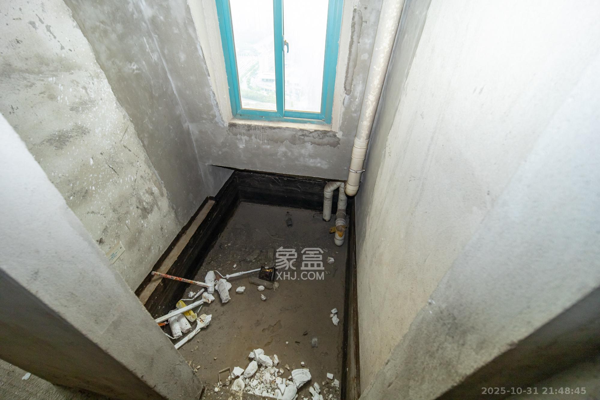 蝴蝶谷  4室2厅2卫    53.0万卫生间