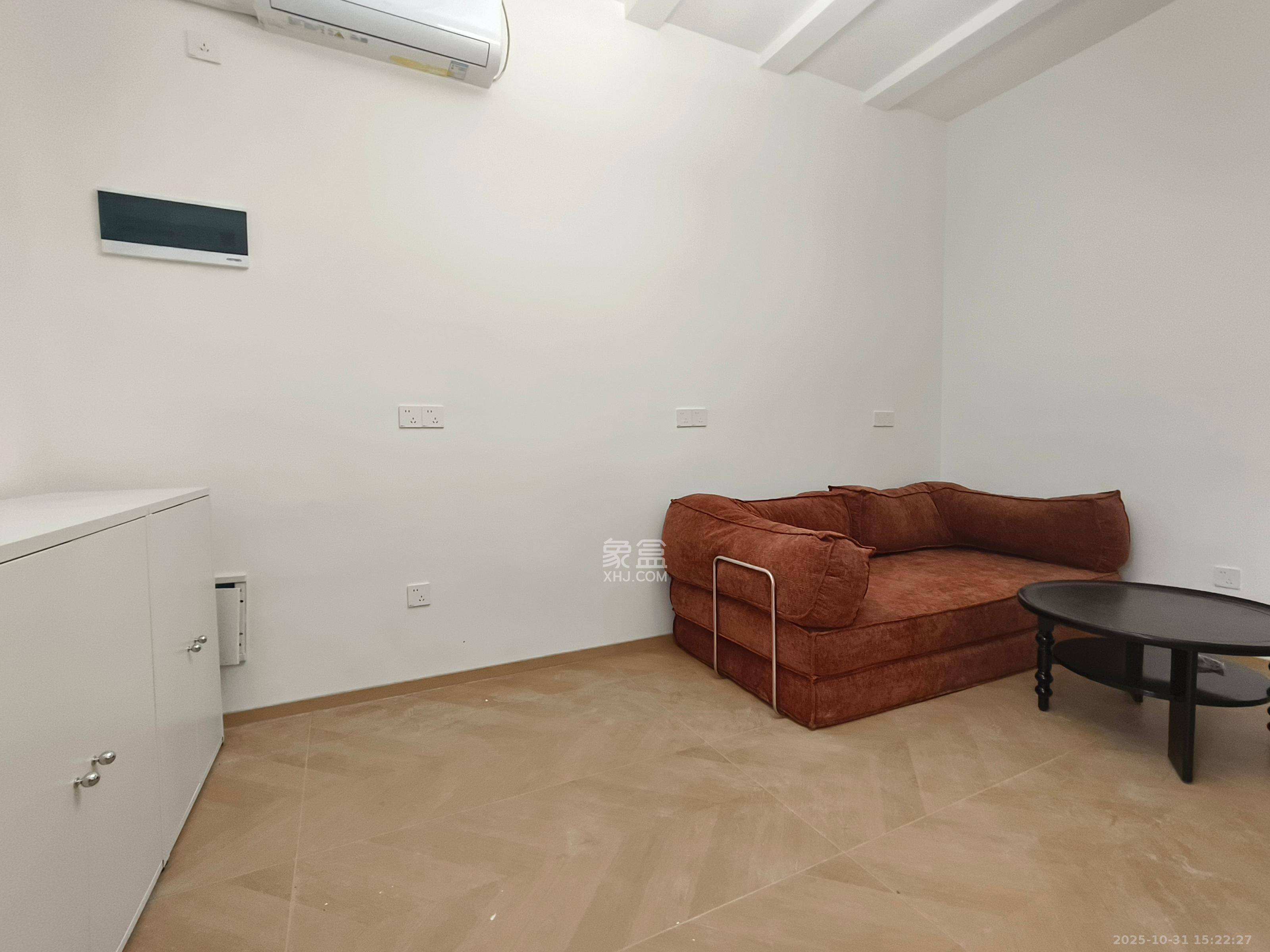 化龙池散盘  1室1厅1卫    2000.0元/月室内图