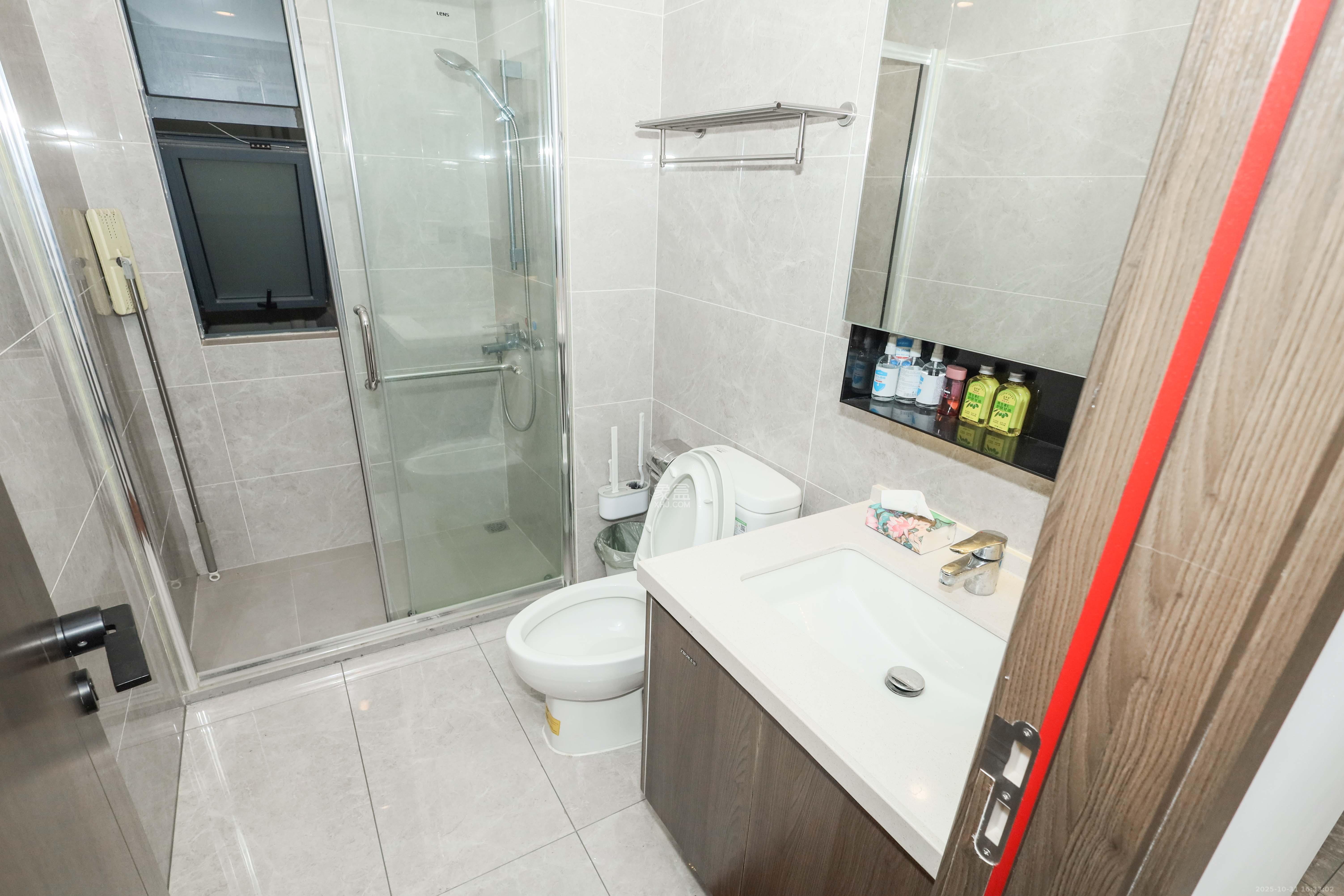 欣利梅溪左岸 3室2厅2卫 125.0万 欣利梅溪左岸 3室2厅2卫 125.0万卫生间