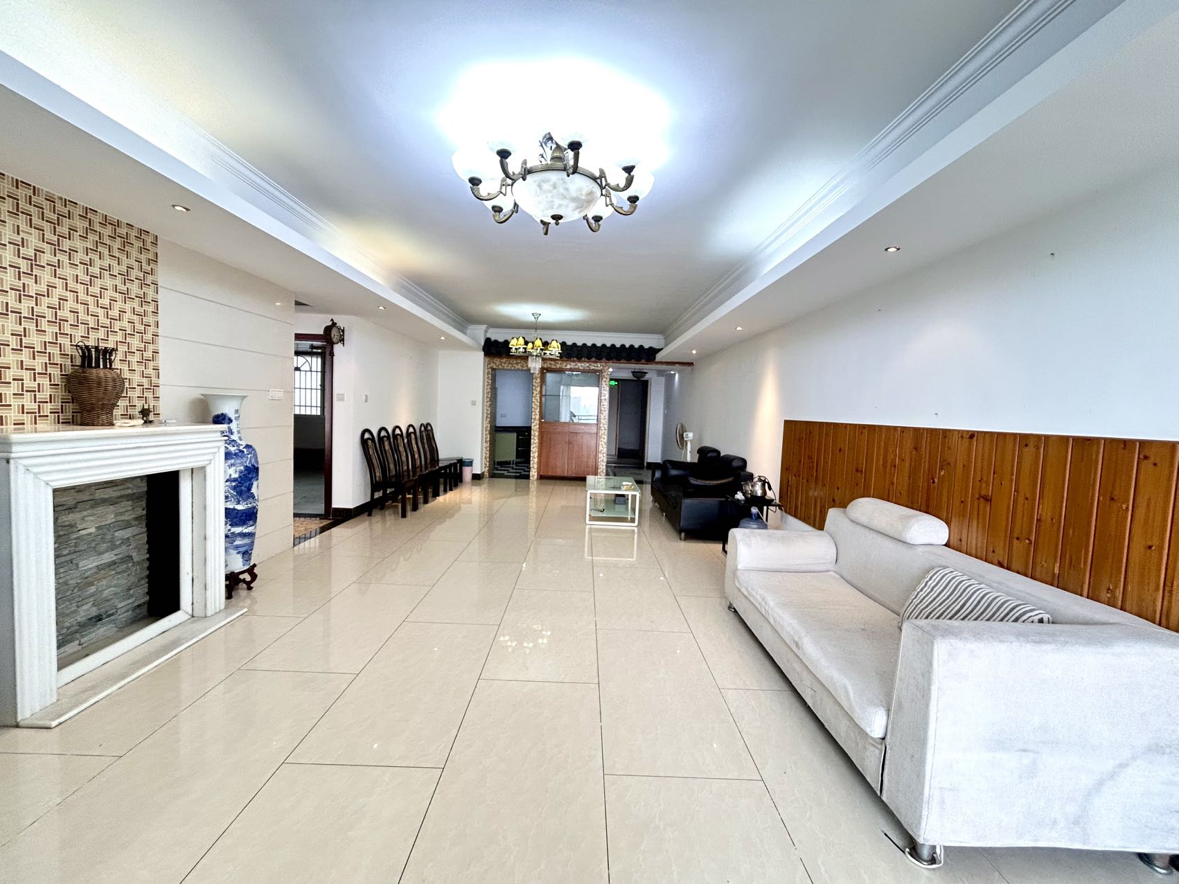 半山花园 4室2厅1卫 6500.0元/月 半山花园 4室2厅1卫 6500.0元/月室内图