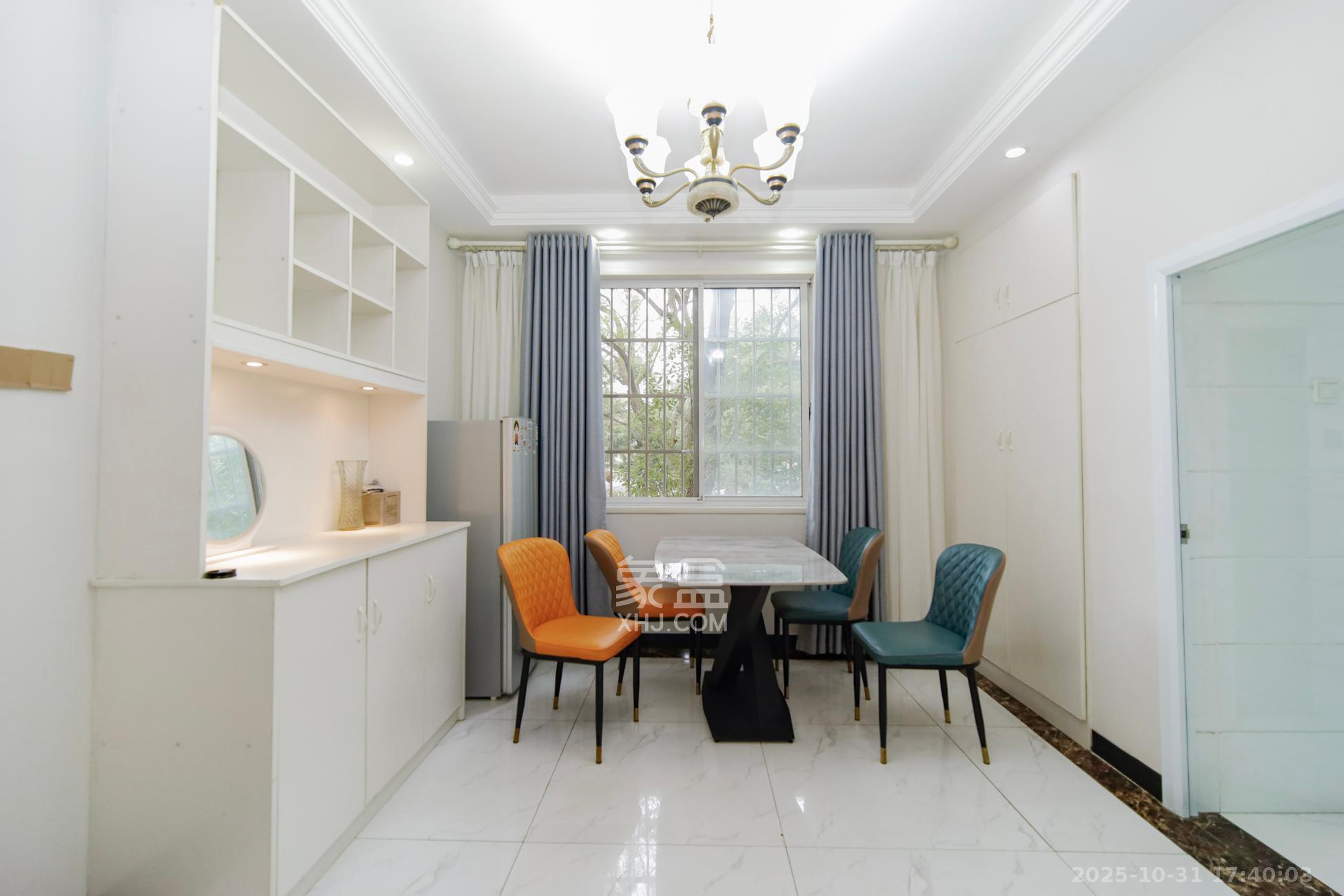 三印宿舍  2室2厅1卫    55.8万客厅