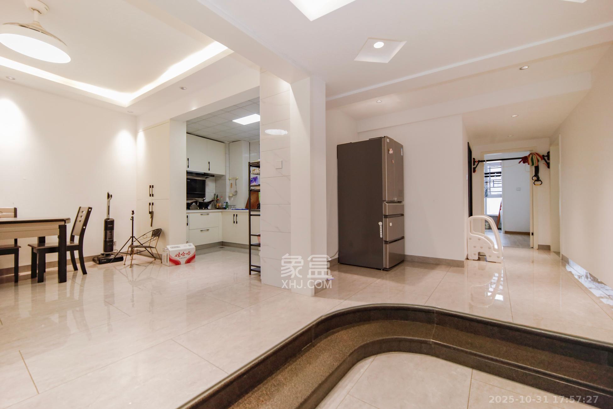 中建桂苑  3室2厅1卫    108.0万客厅