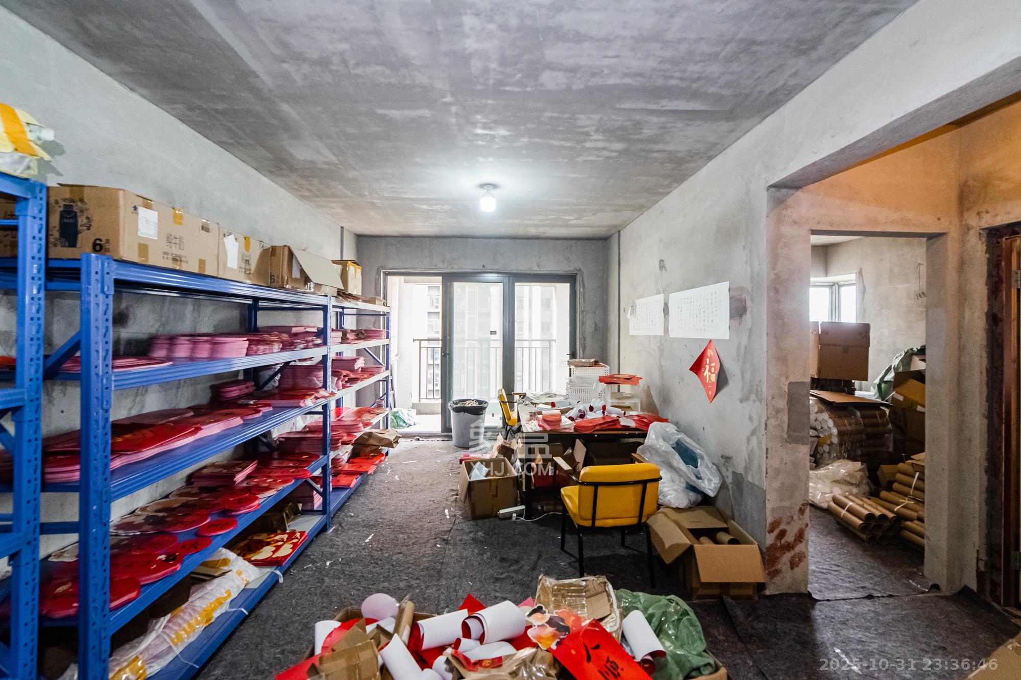 天健城  2室2厅1卫    125.0万客厅