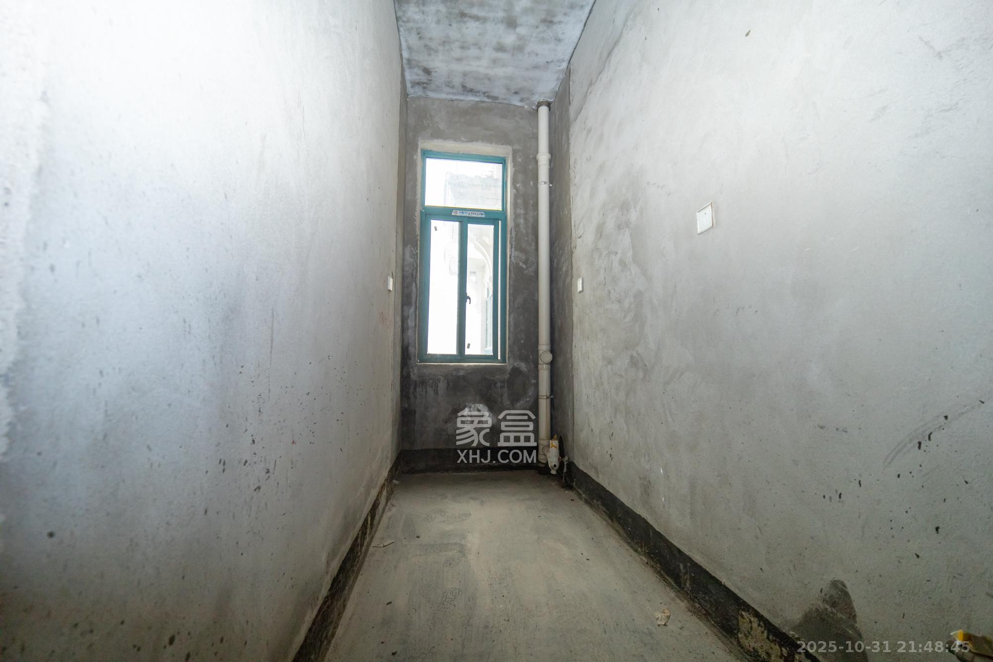 蝴蝶谷  4室2厅2卫    53.0万厨房