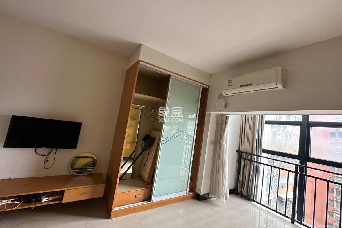 山水华景 1室1厅1卫 1600.0元/月 山水华景 1室1厅1卫 1600.0元/月室内图