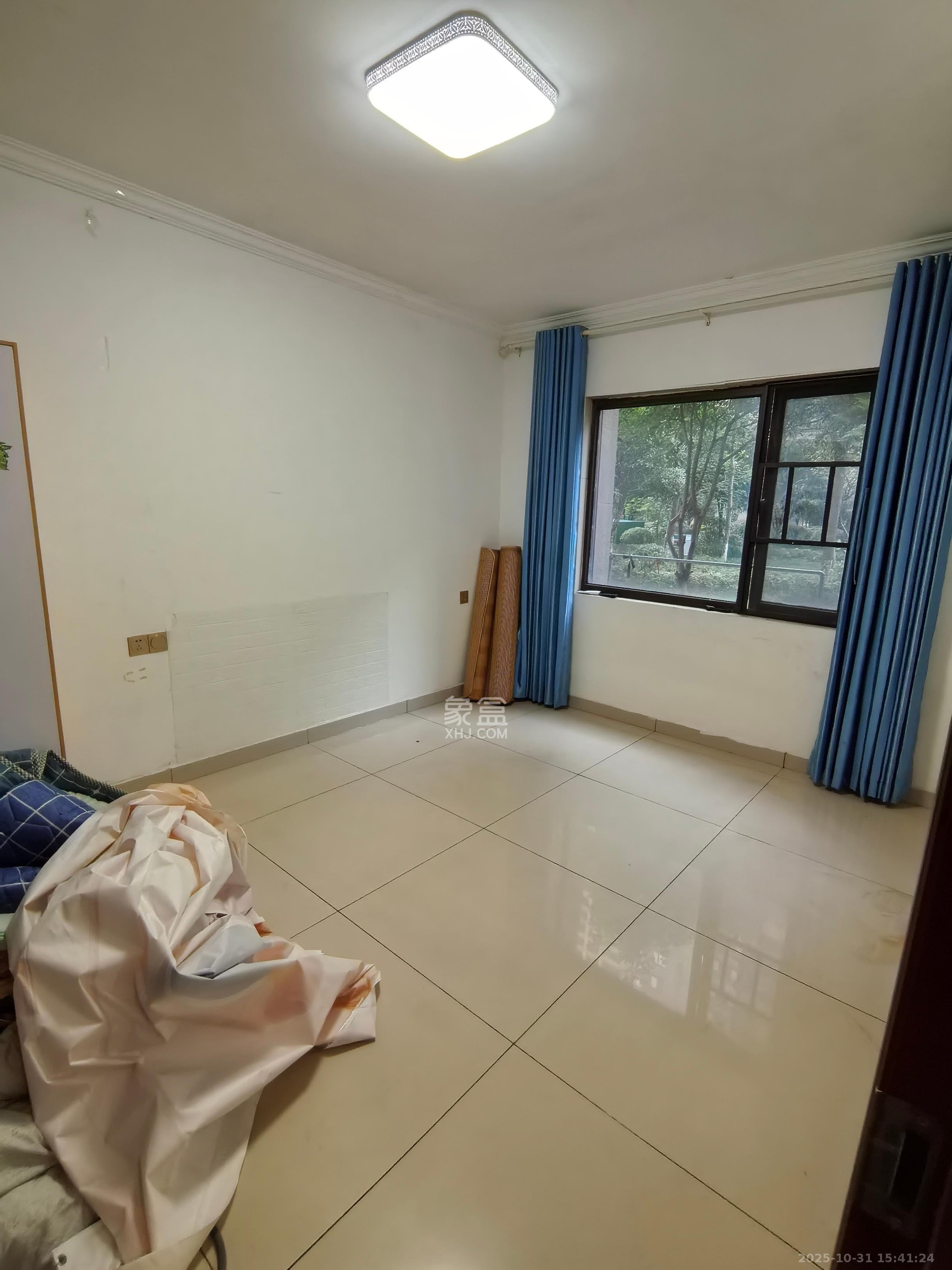 华润置地广场二期 3室3厅1卫 1900.0元/月 华润置地广场二期 3室3厅1卫 1900.0元/月室内图