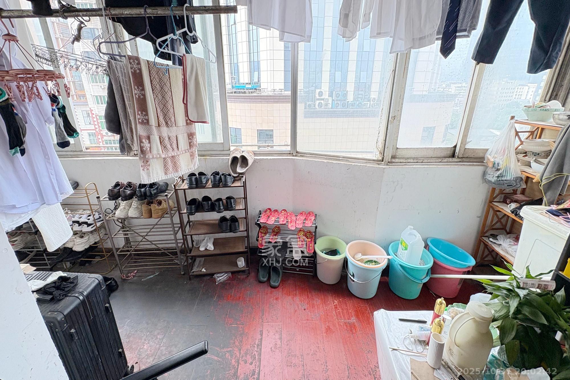 交通银行宿舍(浏城桥)  3室1厅1卫    85.0万 交通银行宿舍(浏城桥)  3室1厅1卫    85.0万阳台