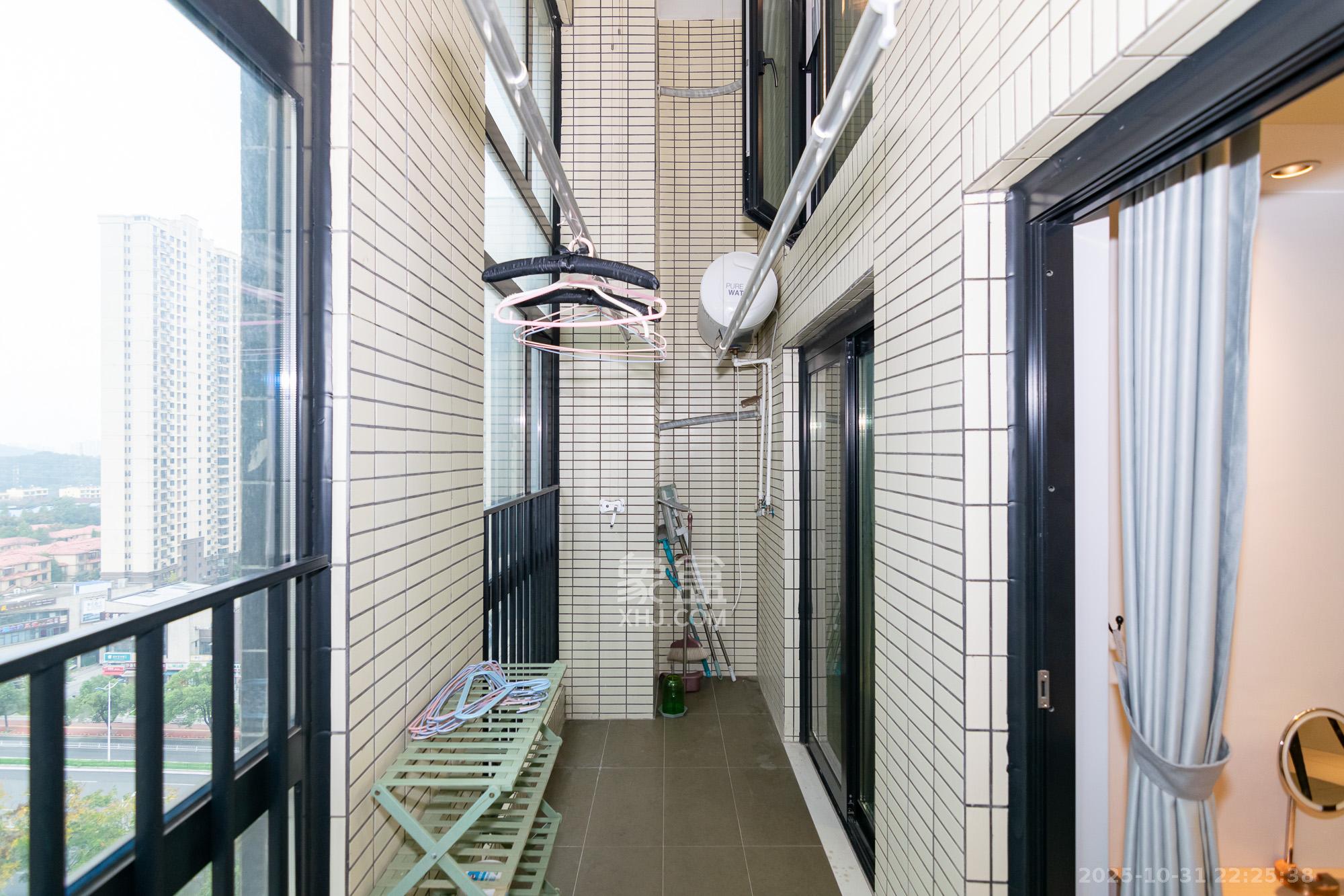 时代年华  3室2厅2卫    40.0万阳台