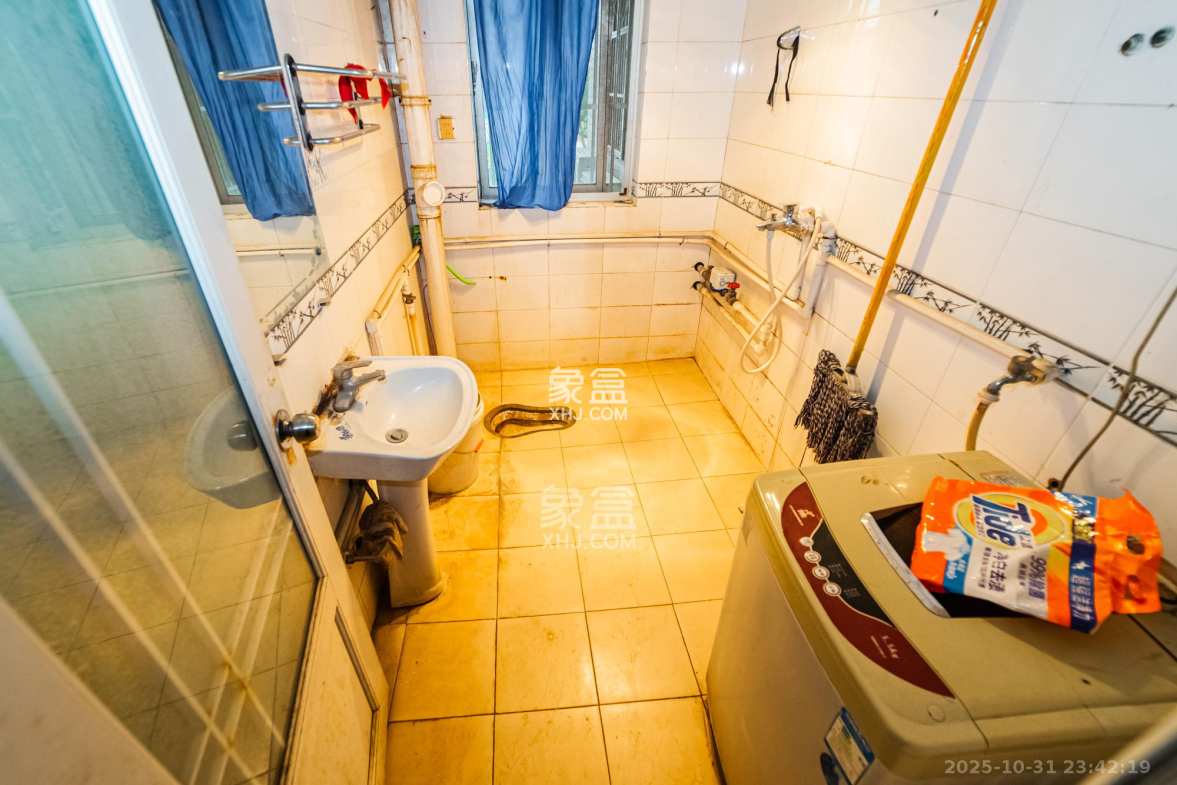 丽都苑 4室2厅2卫 77.0万 丽都苑 4室2厅2卫 77.0万阳台