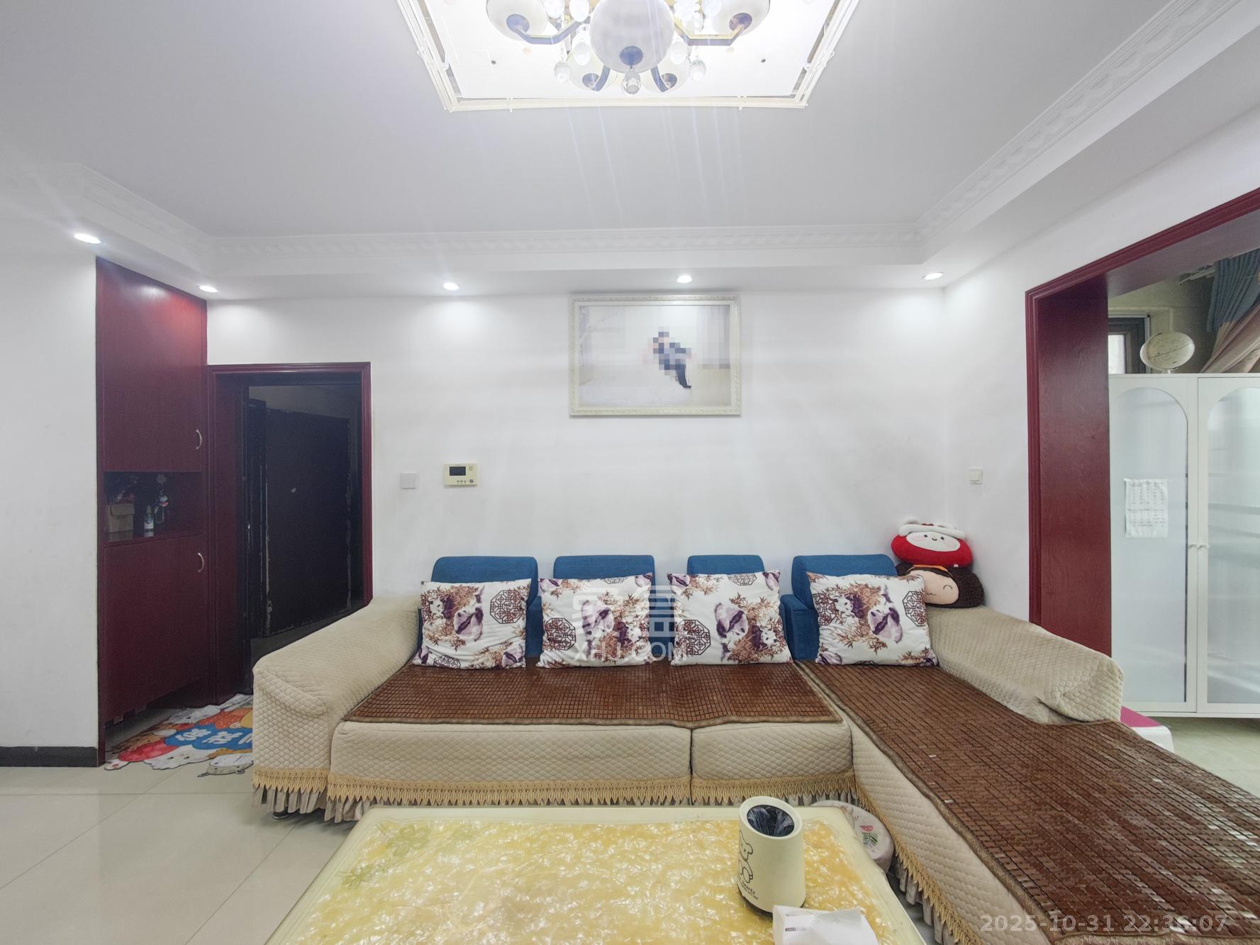 丽发新城 1室2厅1卫 66.0万 丽发新城 1室2厅1卫 66.0万客厅