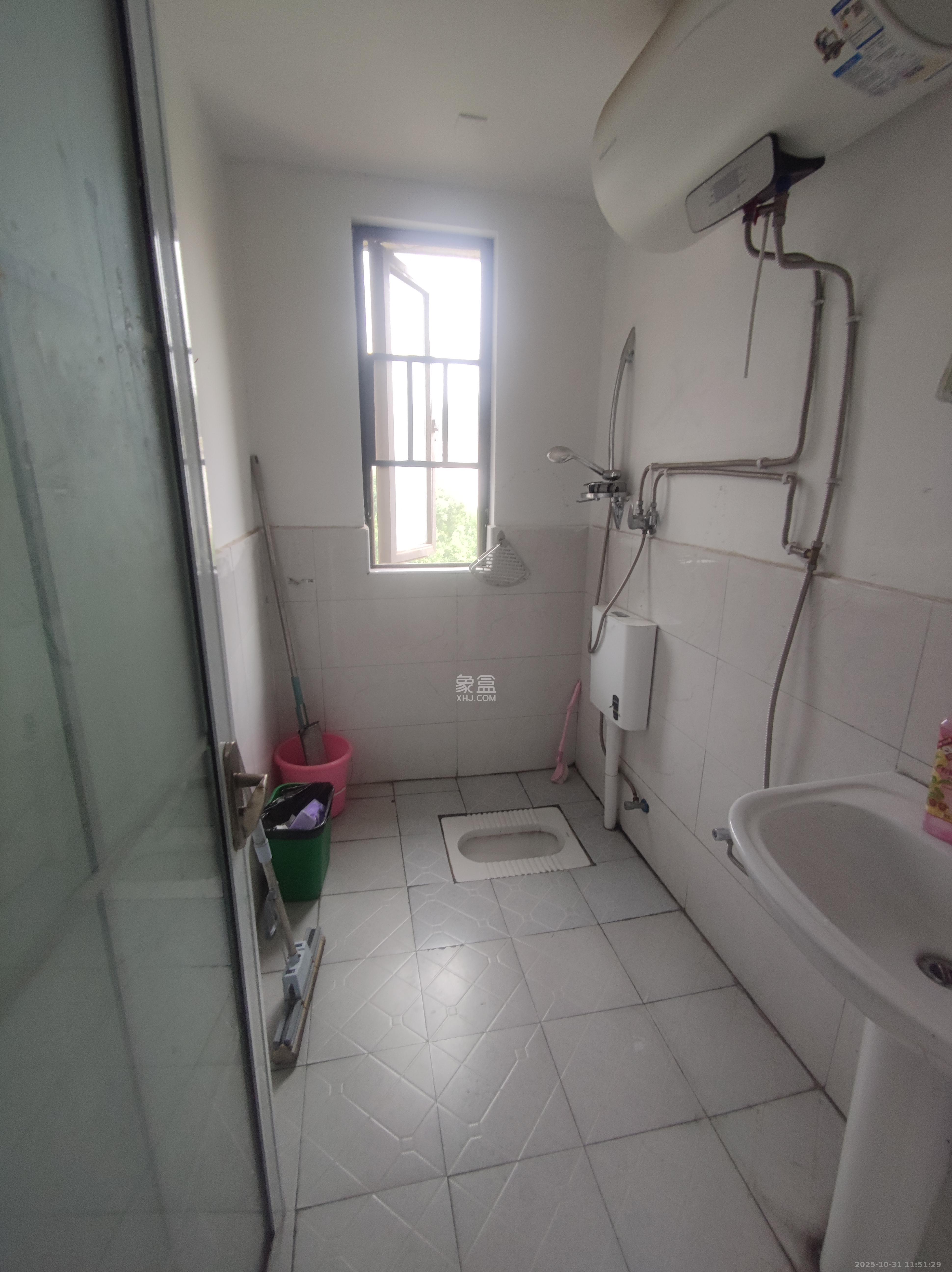 卓越蔚蓝海岸三期 4室2厅2卫 3500.0元/月 卓越蔚蓝海岸三期 4室2厅2卫 3500.0元/月室内图