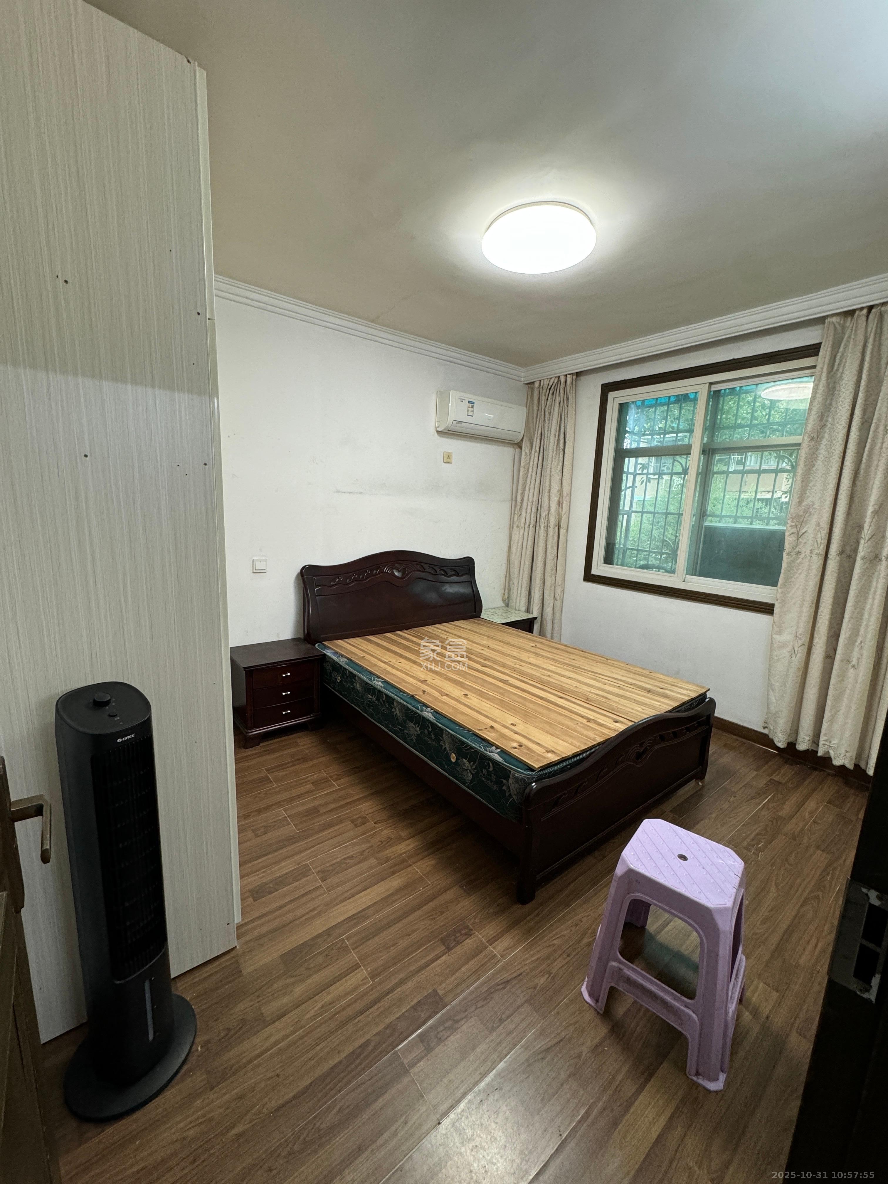 牛婆塘社区  3室2厅1卫    2000.0元/月室内图