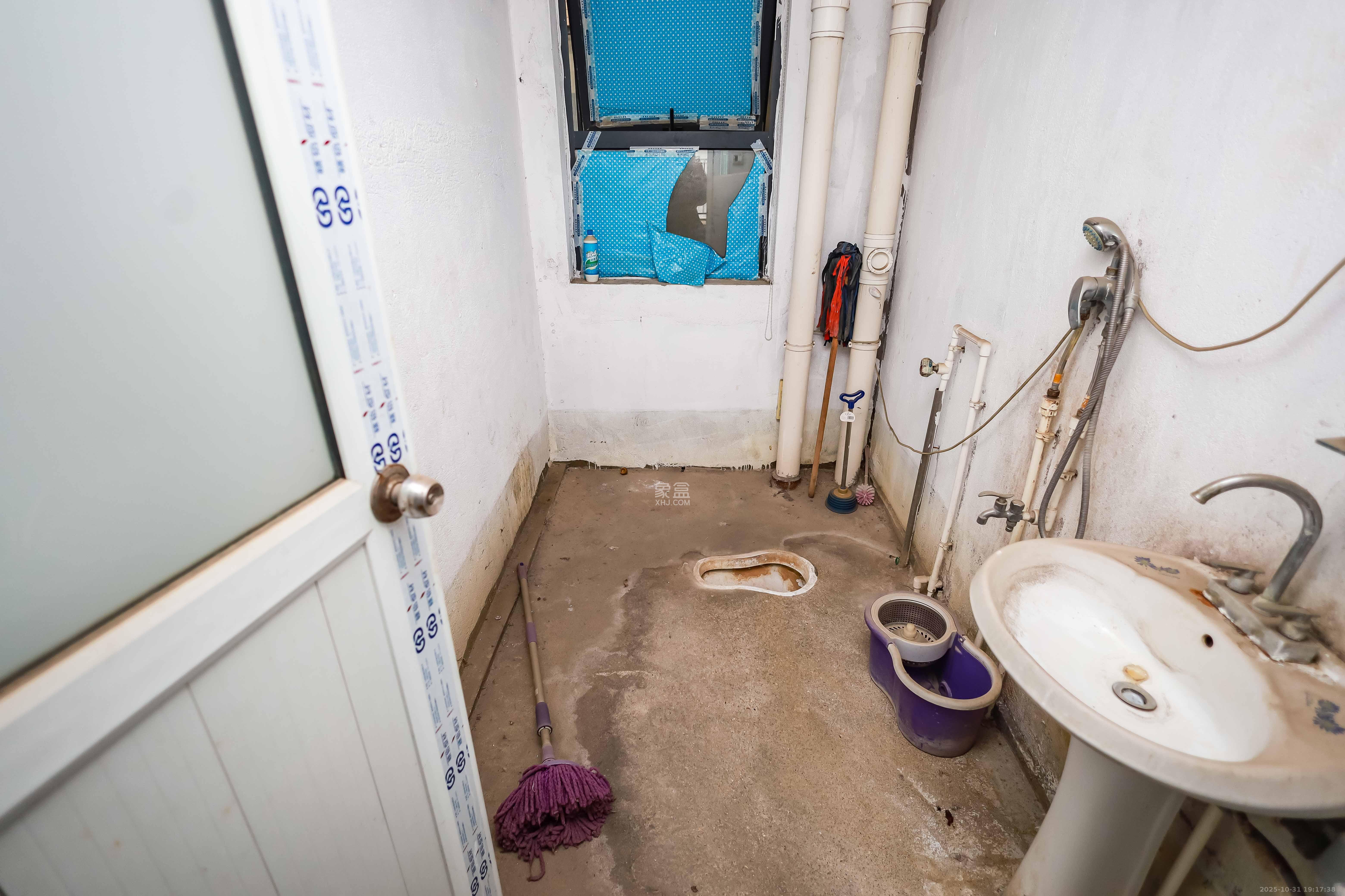 莱茵城  3室2厅1卫    88.0万卫生间