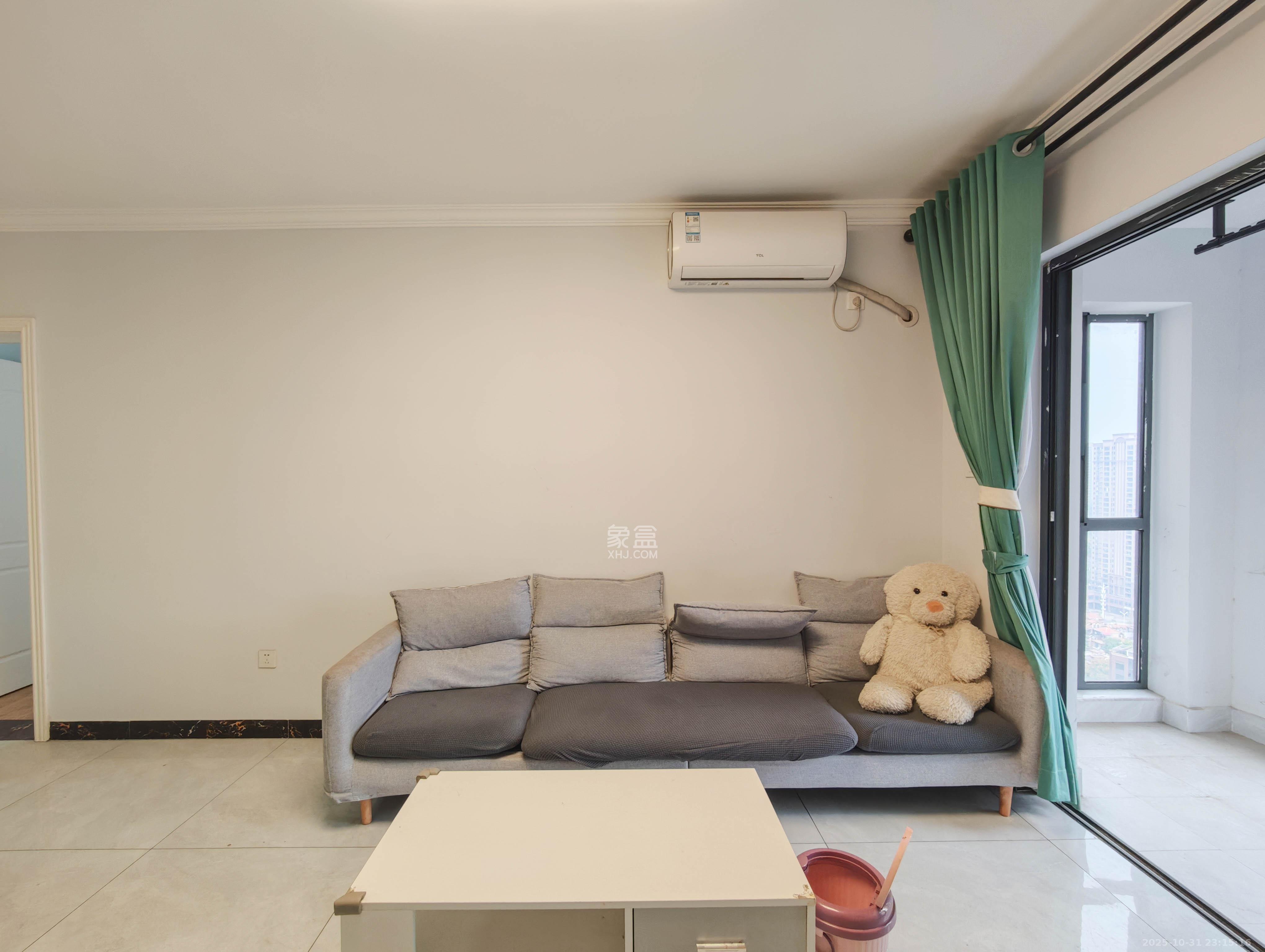 保利城(中航城国际社区、郡原美村) 3室2厅1卫 90.0万 保利城(中航城国际社区、郡原美村) 3室2厅1卫 90.0万客厅