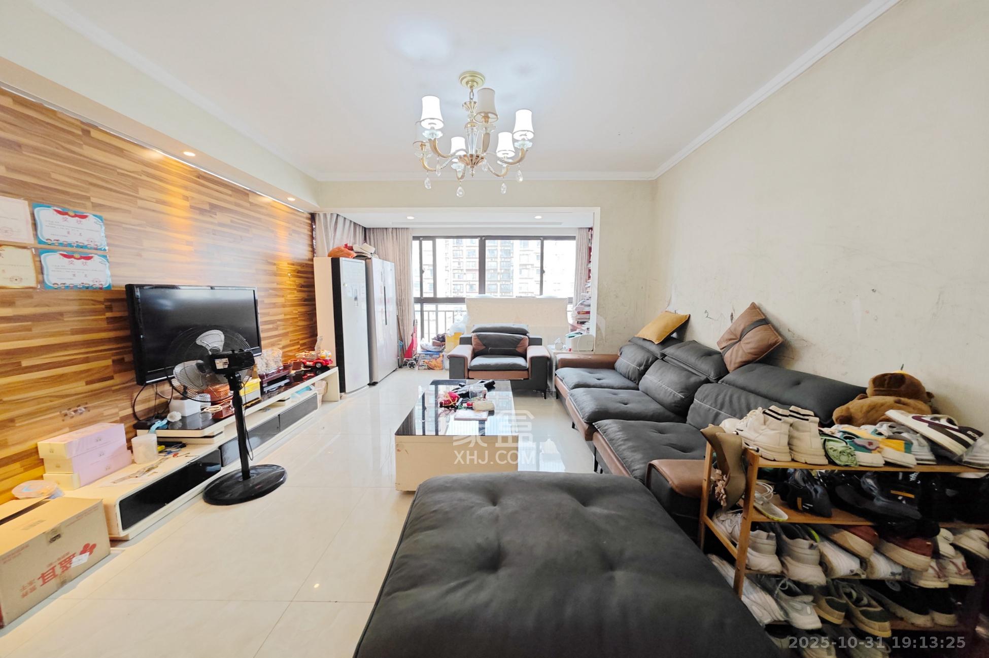 芒果天地(芒果雅苑)  3室2厅1卫    88.0万客厅