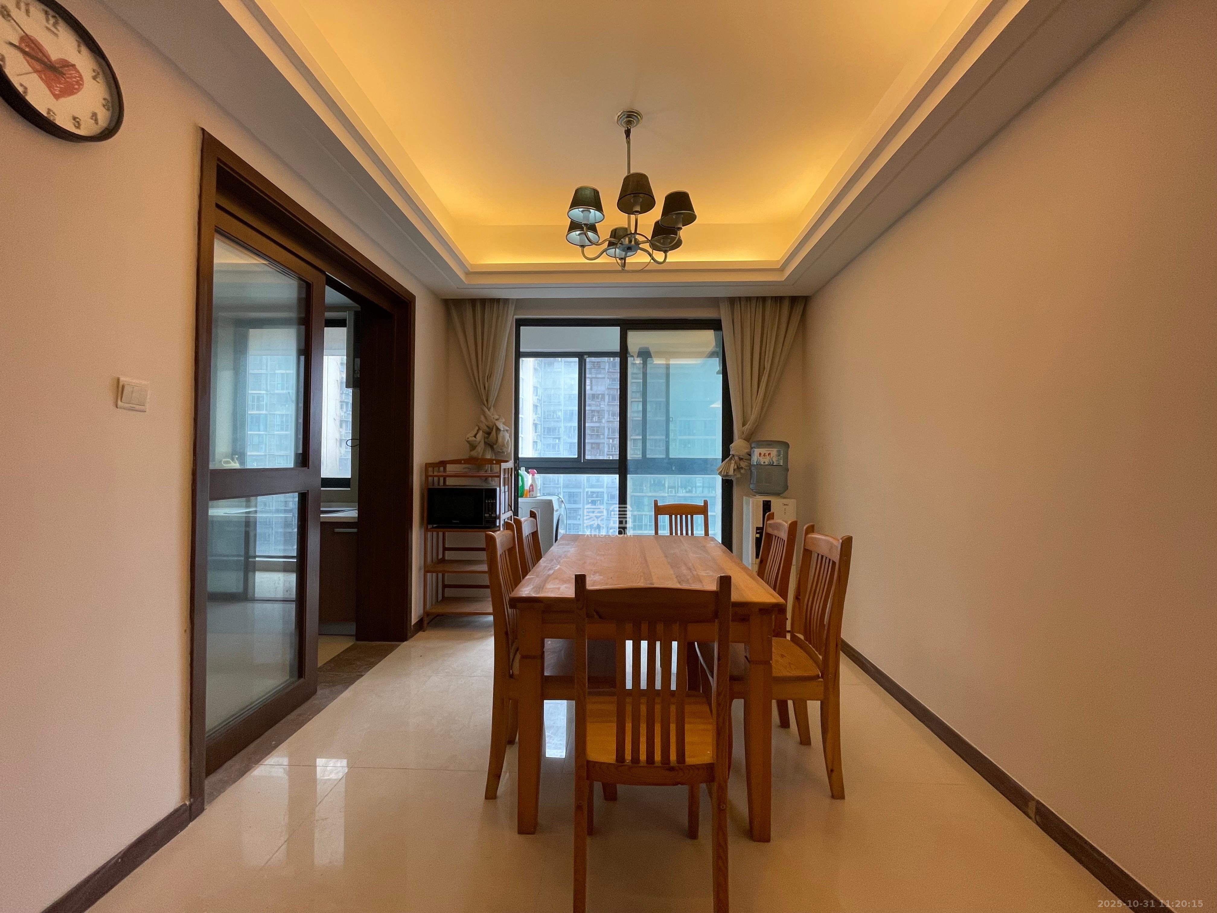 藏珑湖上国际花园  4室2厅2卫    4200.0元/月 藏珑湖上国际花园  4室2厅2卫    4200.0元/月室内图