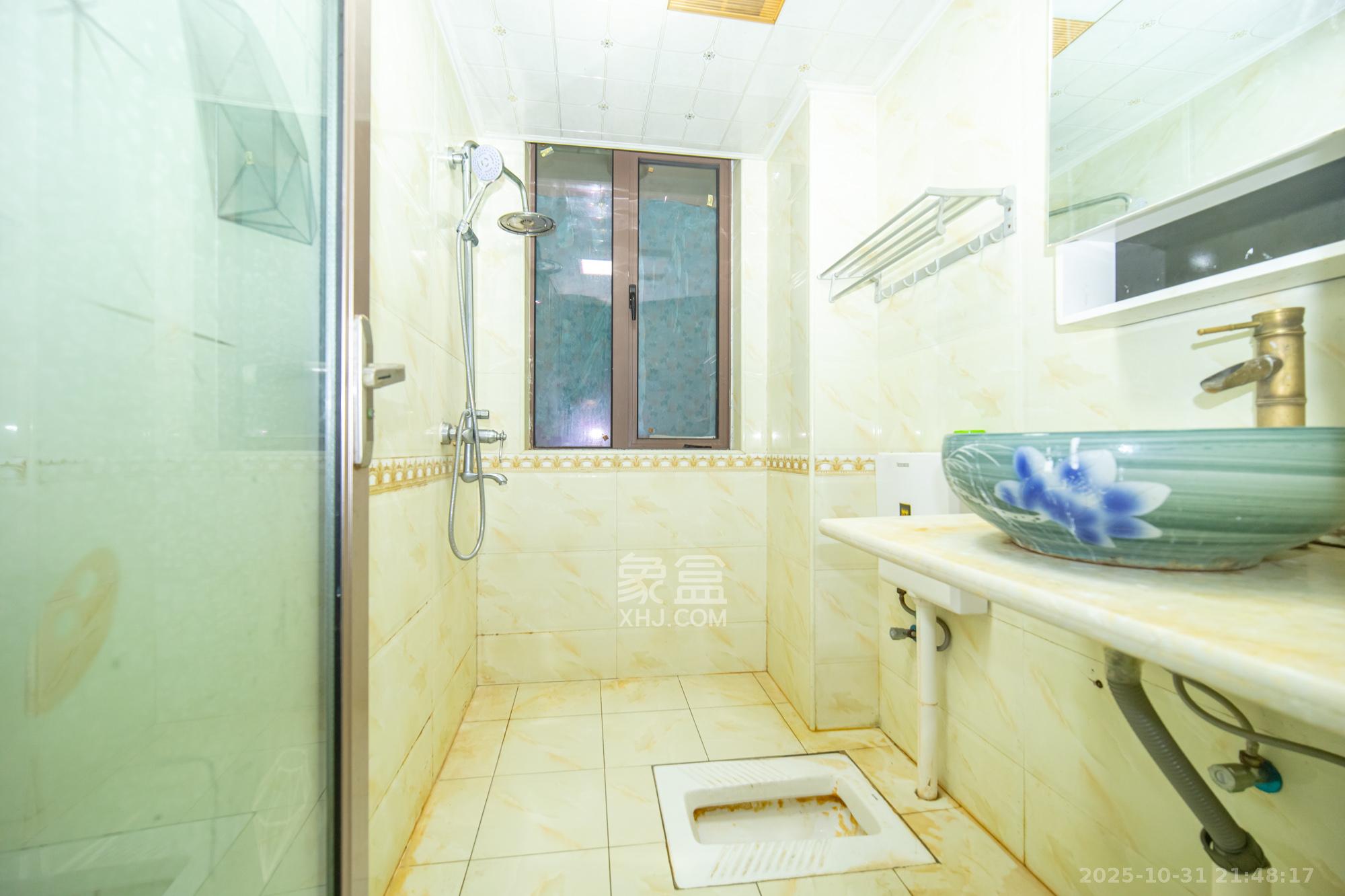 新长海广场 1室0厅0卫 70.0万 新长海广场 1室0厅0卫 70.0万卫生间