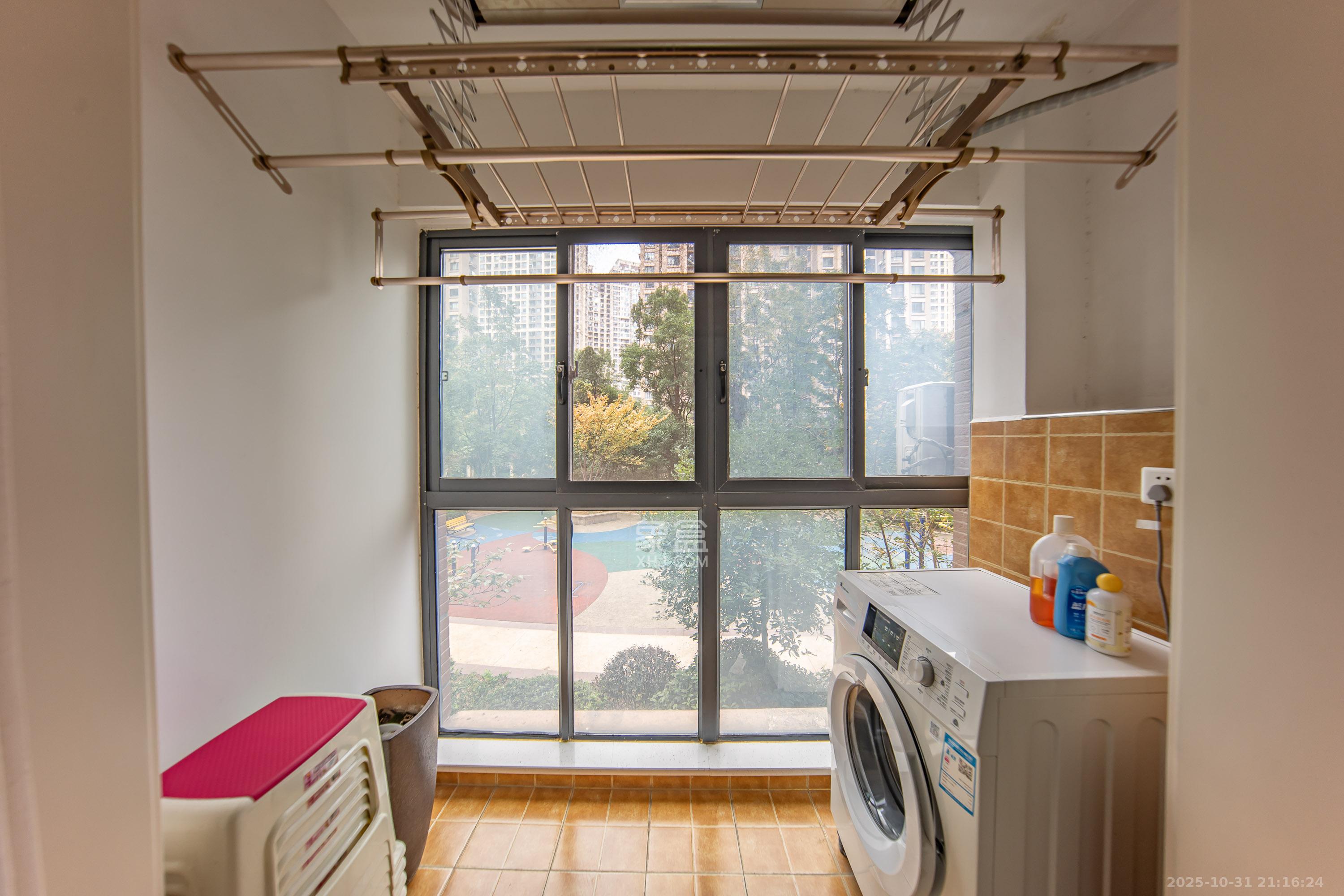 邦盛水岸御园  4室2厅2卫    85.0万 邦盛水岸御园  4室2厅2卫    85.0万阳台