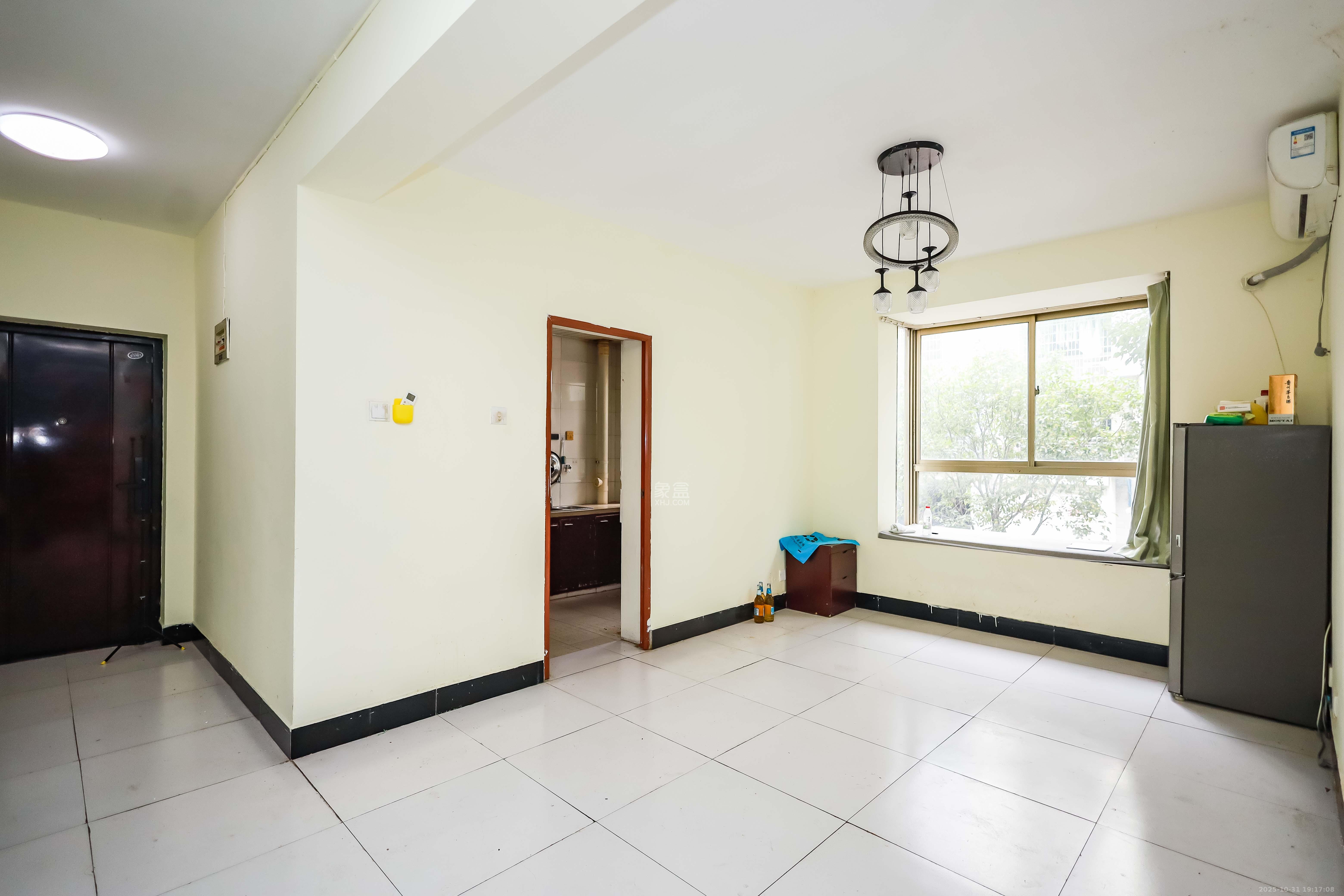 金峰小区南院 5室2厅2卫 138.0万 金峰小区南院 5室2厅2卫 138.0万客厅