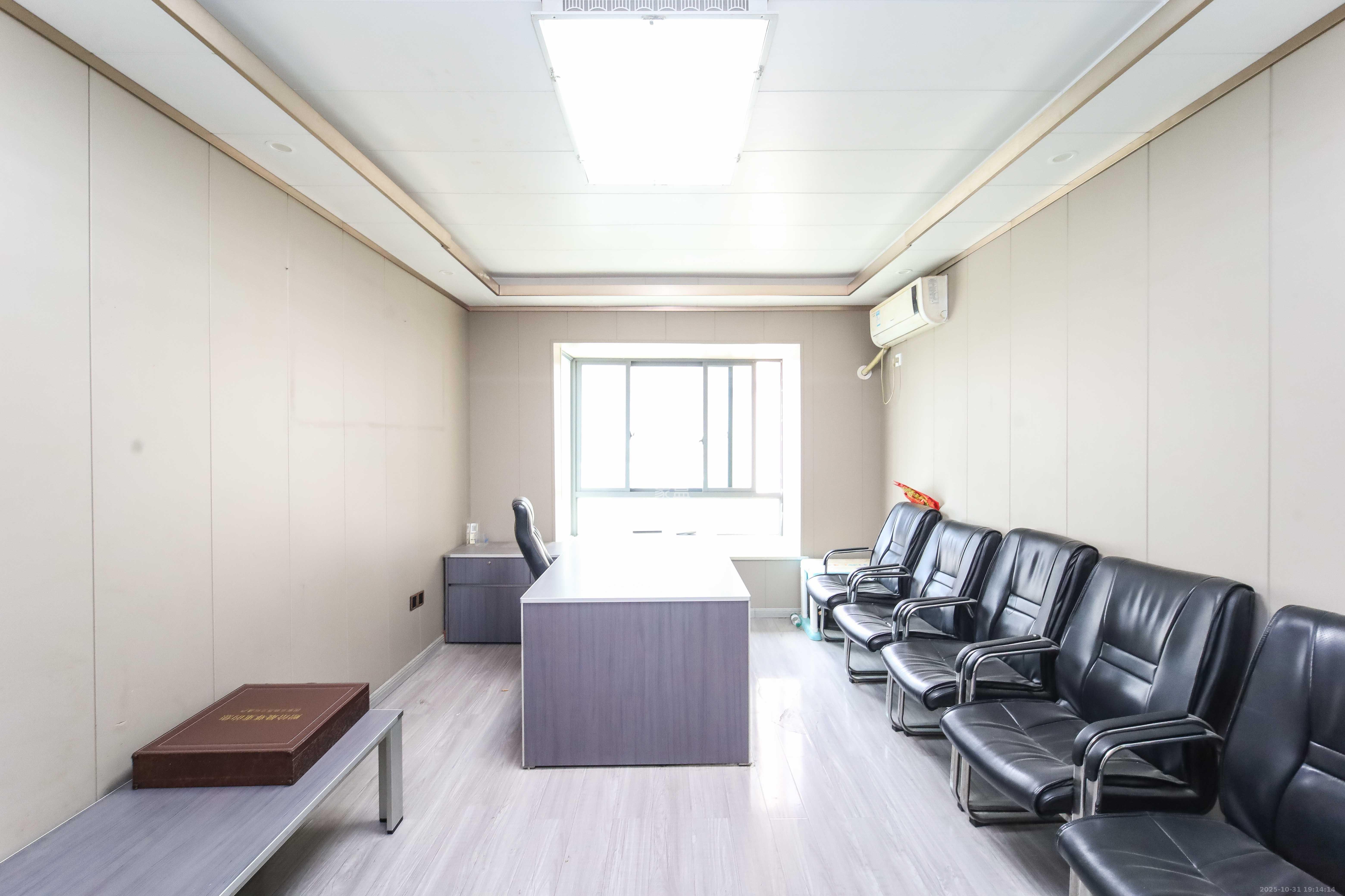 东方芙蓉  4室2厅1卫    116.0万卧室