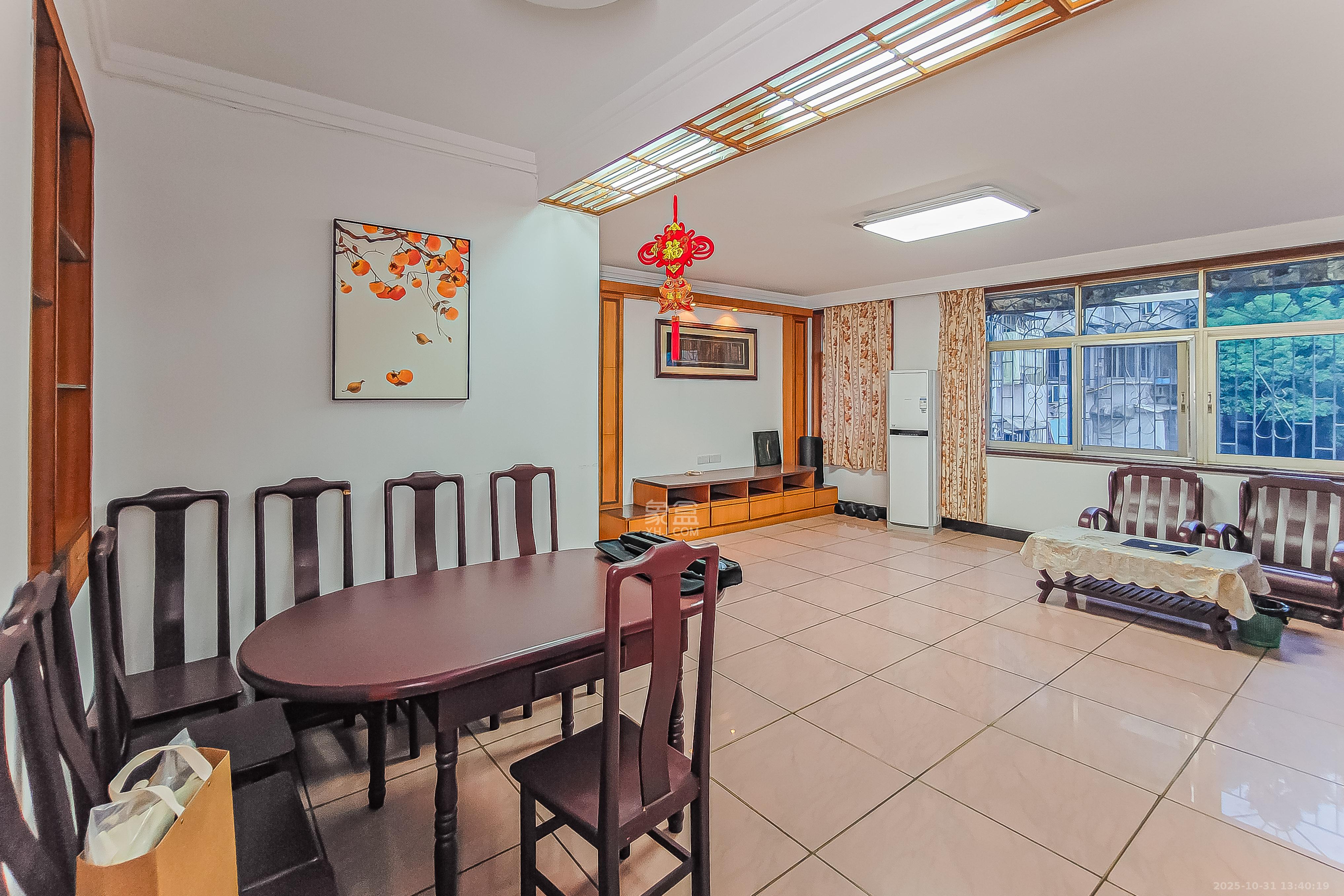 天心雅阁公寓  3室2厅2卫    95.0万 天心雅阁公寓  3室2厅2卫    95.0万客厅