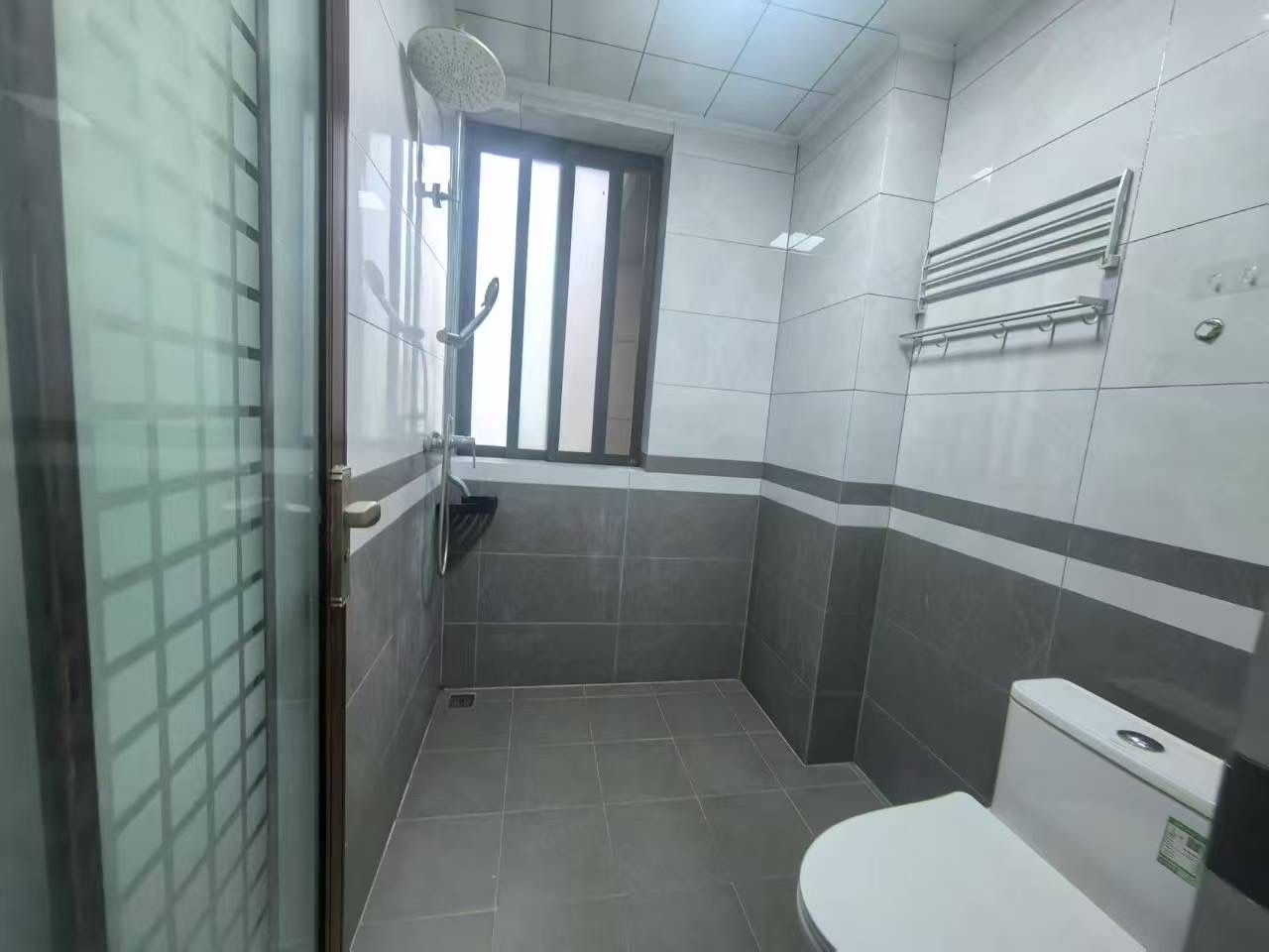 绿地海森林  3室2厅1卫    2200.0元/月 绿地海森林  3室2厅1卫    2200.0元/月