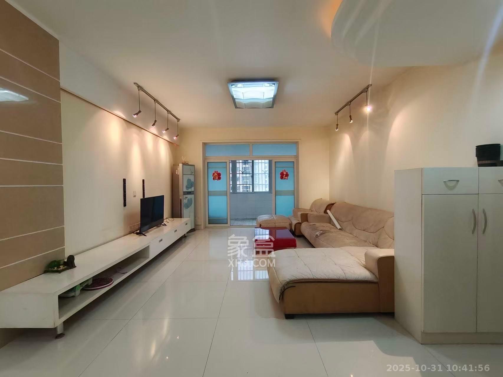 泰禹家园(彩云之翼家园一期、二期、三期) 3室2厅2卫 2000.0元/月 泰禹家园(彩云之翼家园一期、二期、三期) 3室2厅2卫 2000.0元/月室内图